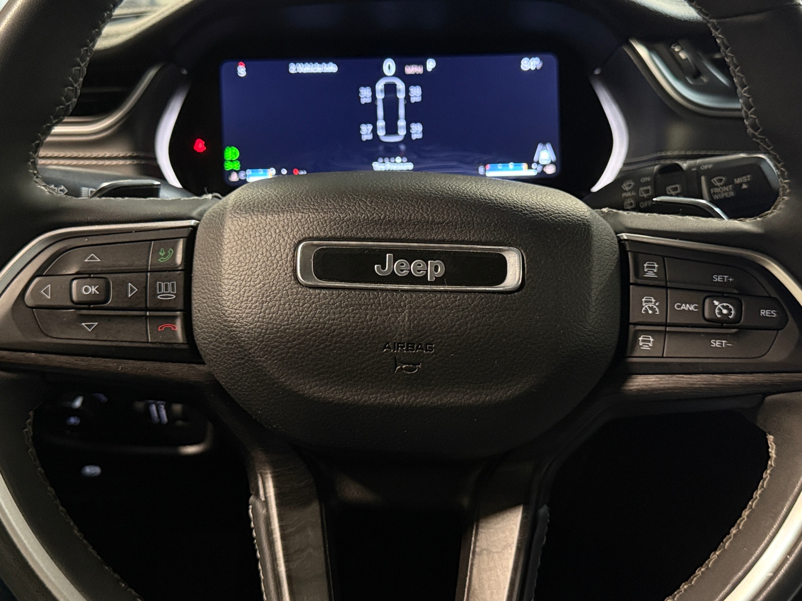 Thumbnail: 2023 Jeep Grand Cherokee L - 4