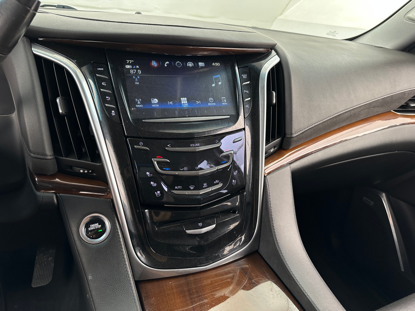 Thumbnail: 2020 Cadillac Escalade - 3