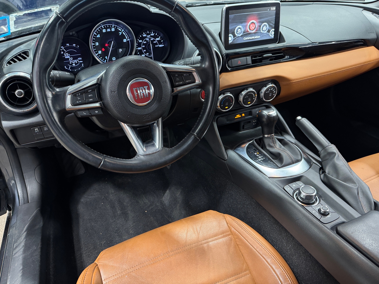 Thumbnail: 2017 Fiat 124 Spider - 2