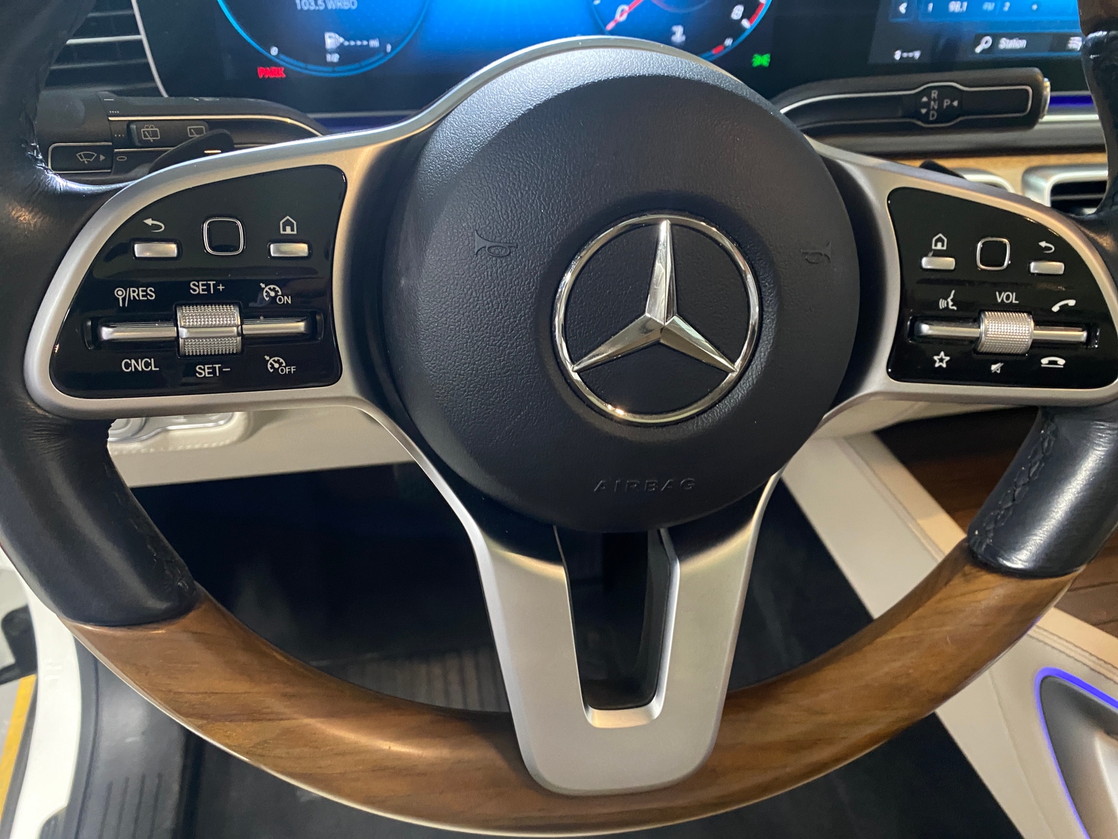 Thumbnail: 2021 Mercedes-Benz GLE - 4