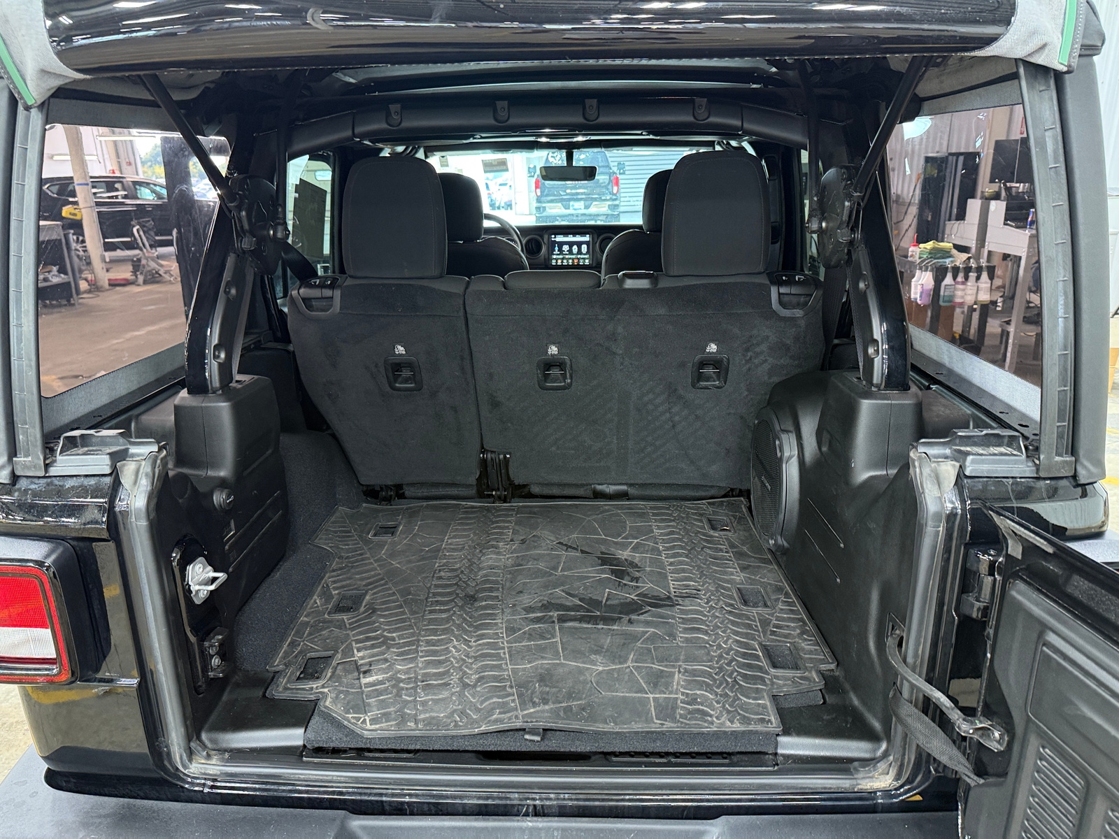 Thumbnail: 2022 Jeep Wrangler - 7