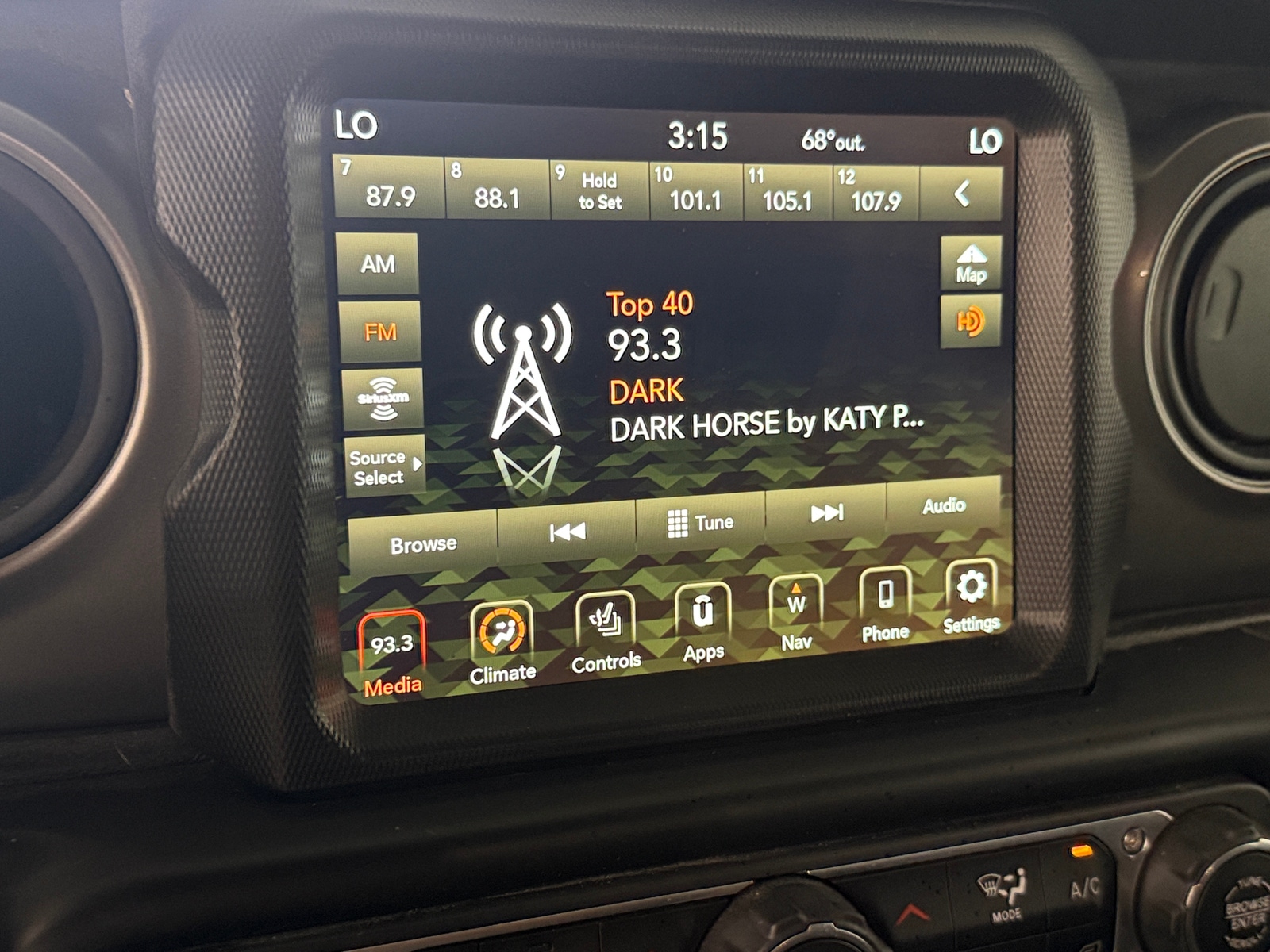 Thumbnail: 2022 Jeep Wrangler - 4