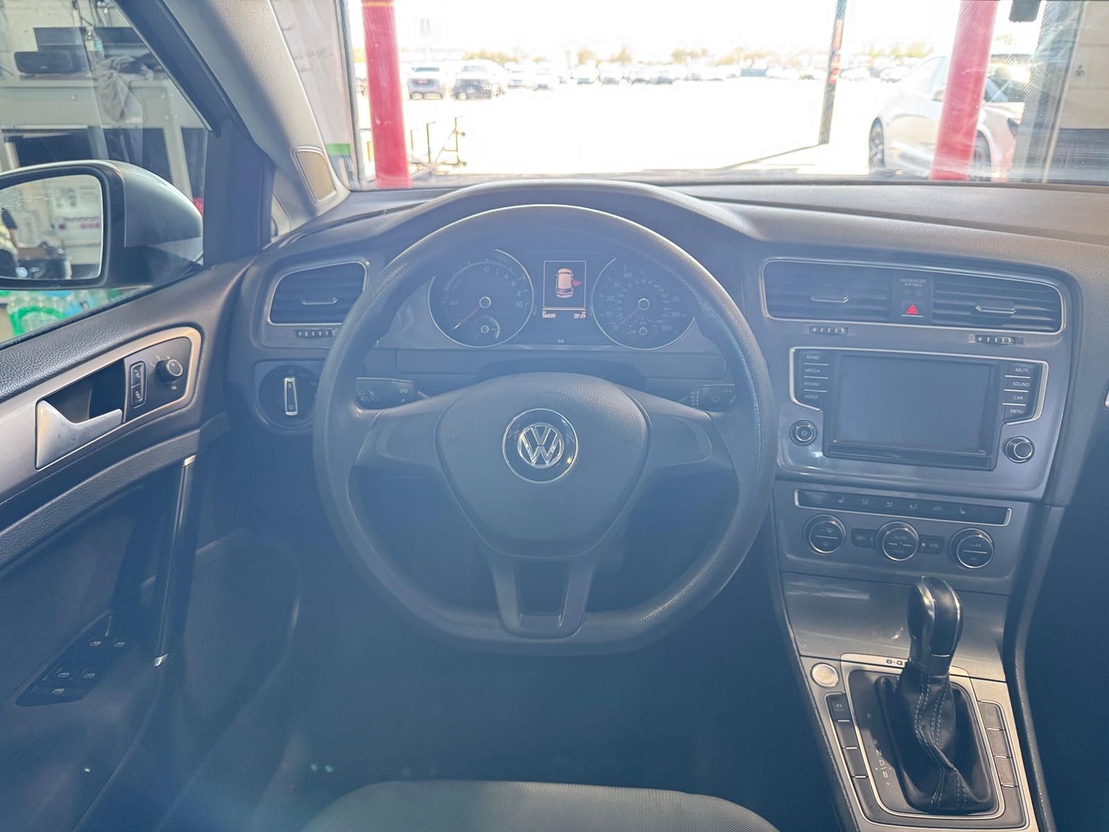Thumbnail: 2016 Volkswagen e-Golf - 5