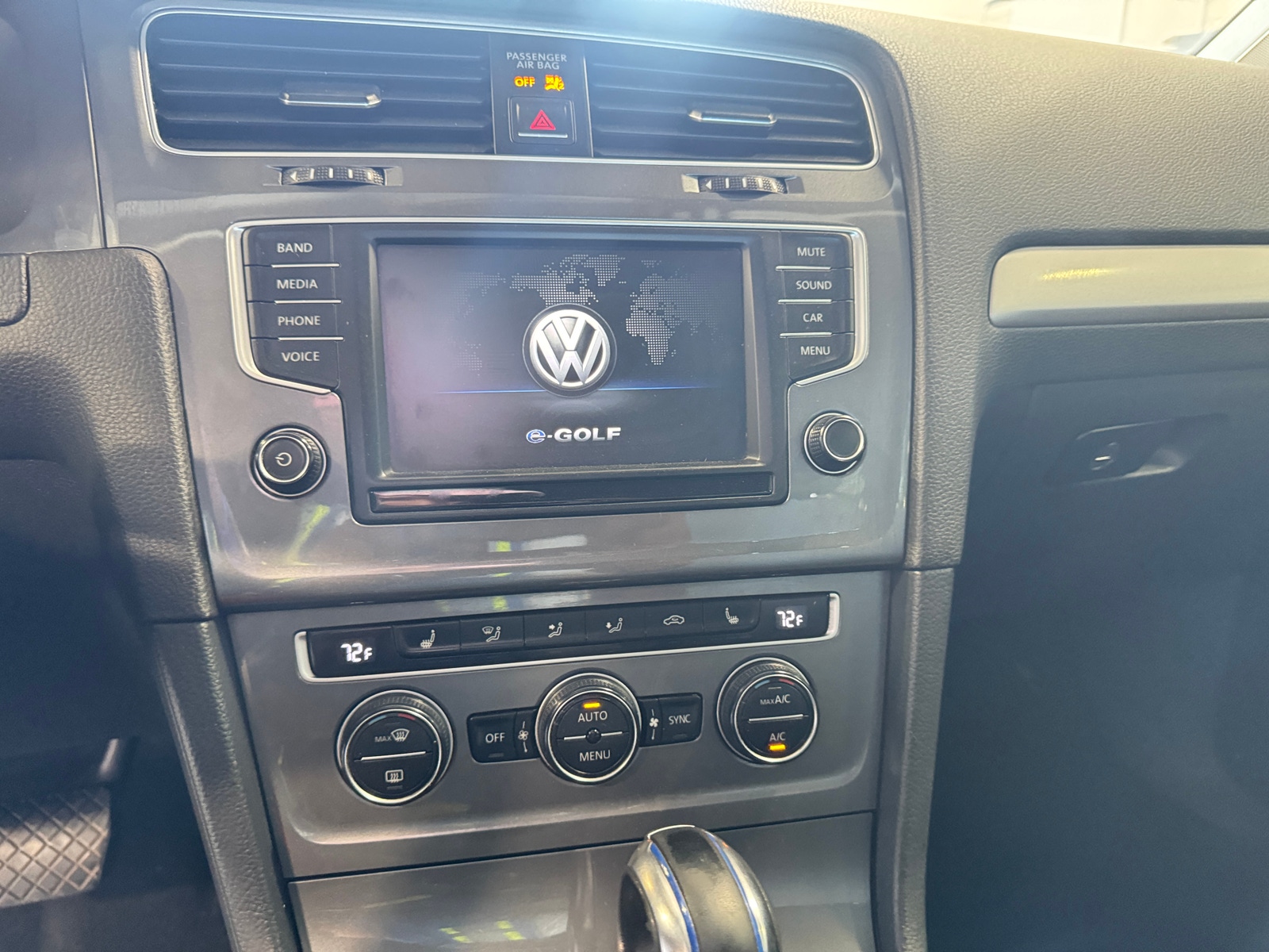 Thumbnail: 2016 Volkswagen e-Golf - 4