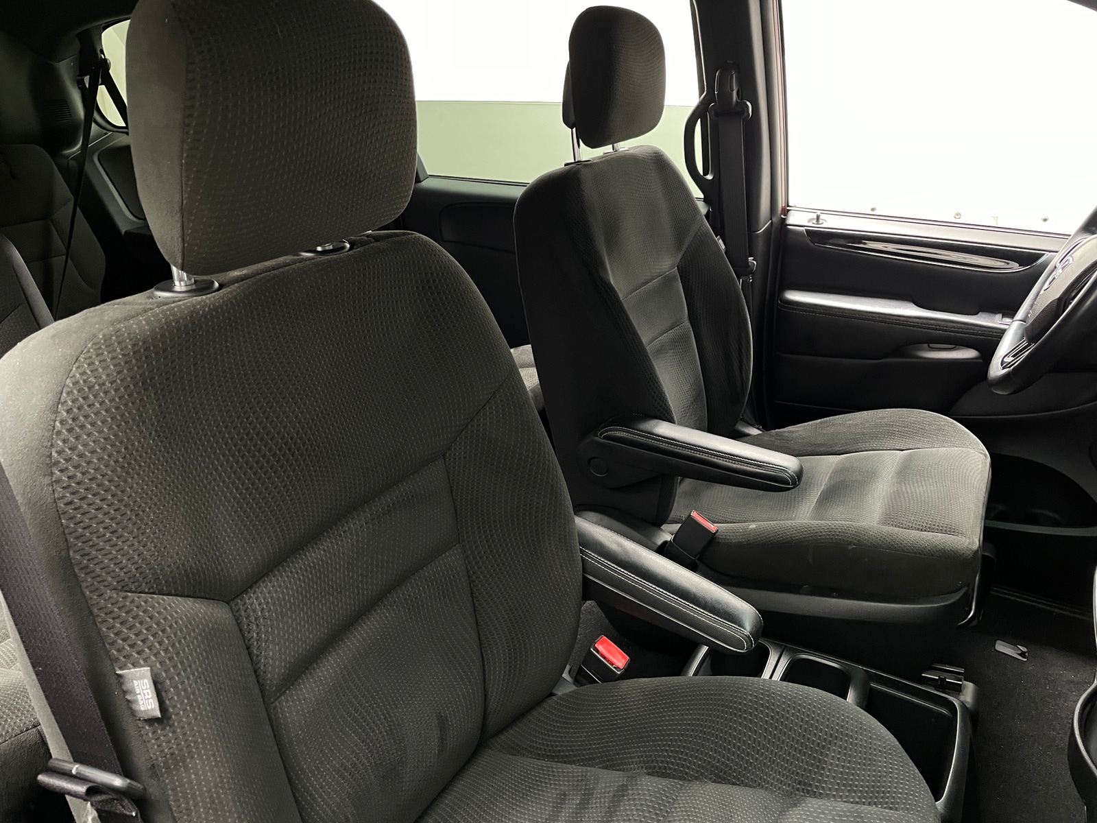 Thumbnail: 2017 Dodge Grand Caravan - 2