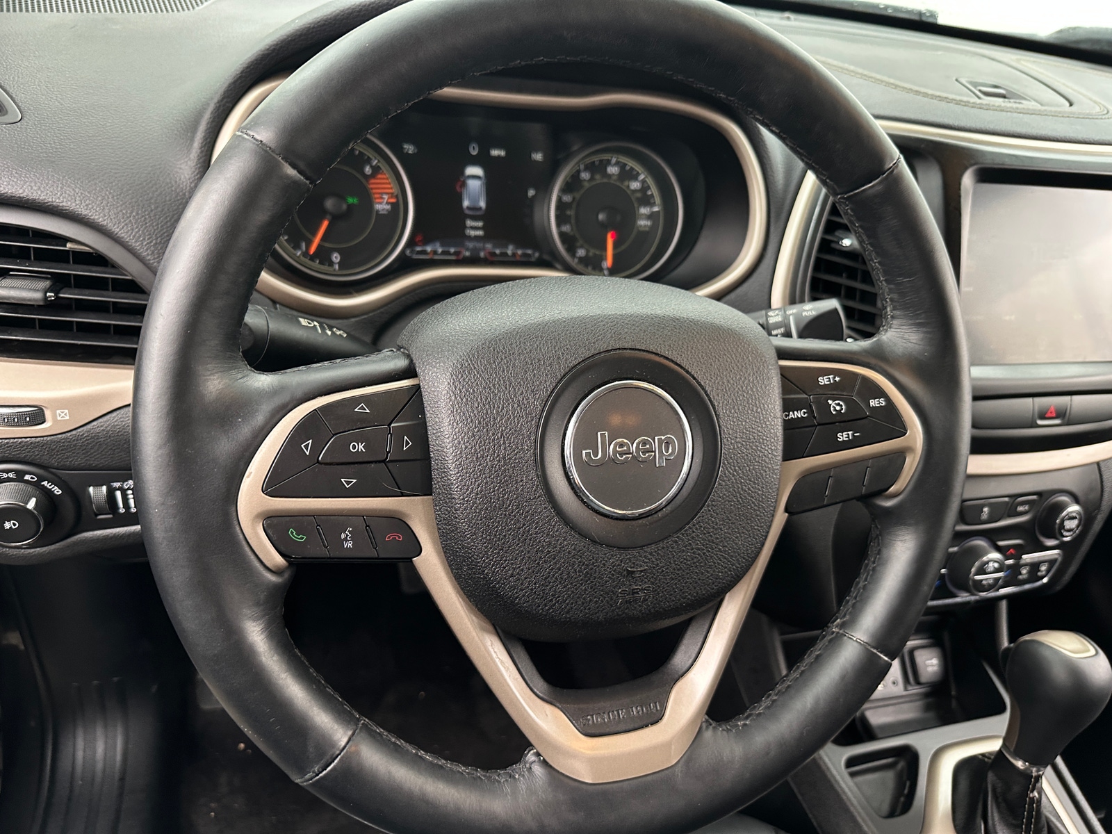 Thumbnail: 2017 Jeep Cherokee - 4