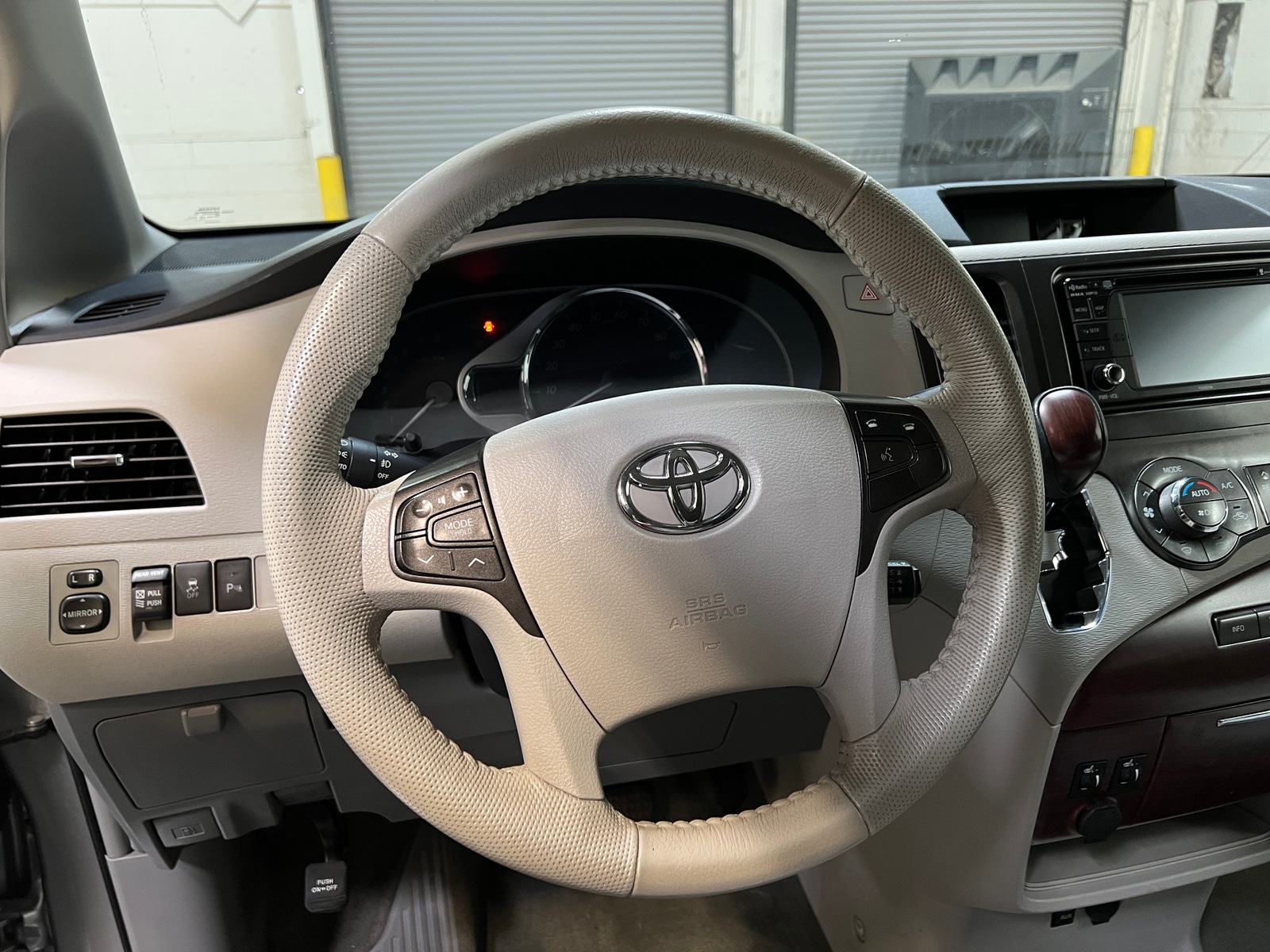Thumbnail: 2014 Toyota Sienna - 4