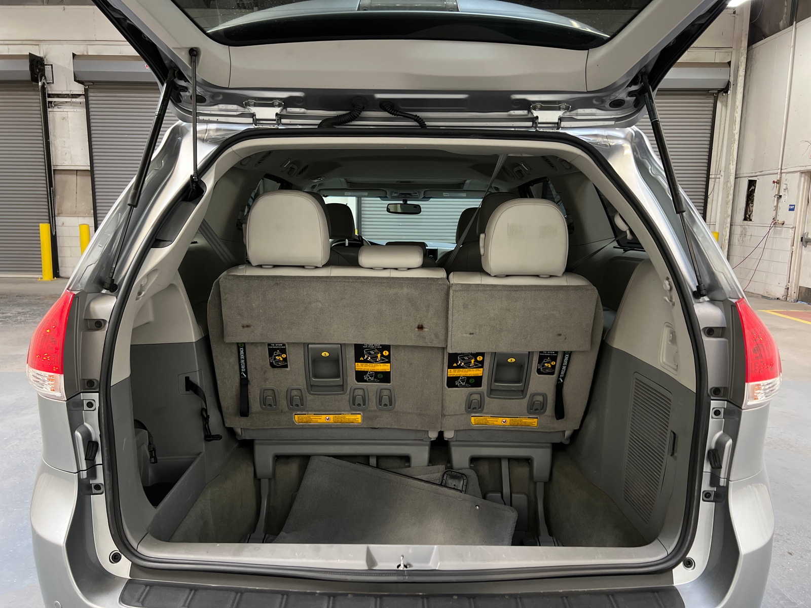 Thumbnail: 2014 Toyota Sienna - 6
