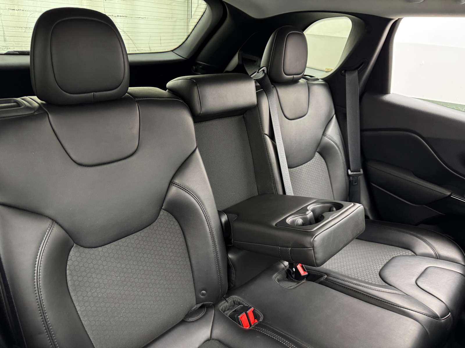 Thumbnail: 2019 Jeep Cherokee - 6