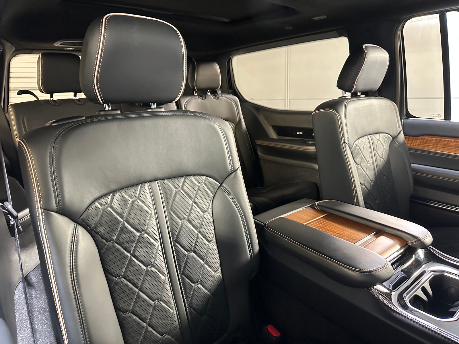 Thumbnail: 2023 Jeep Grand Wagoneer - 5