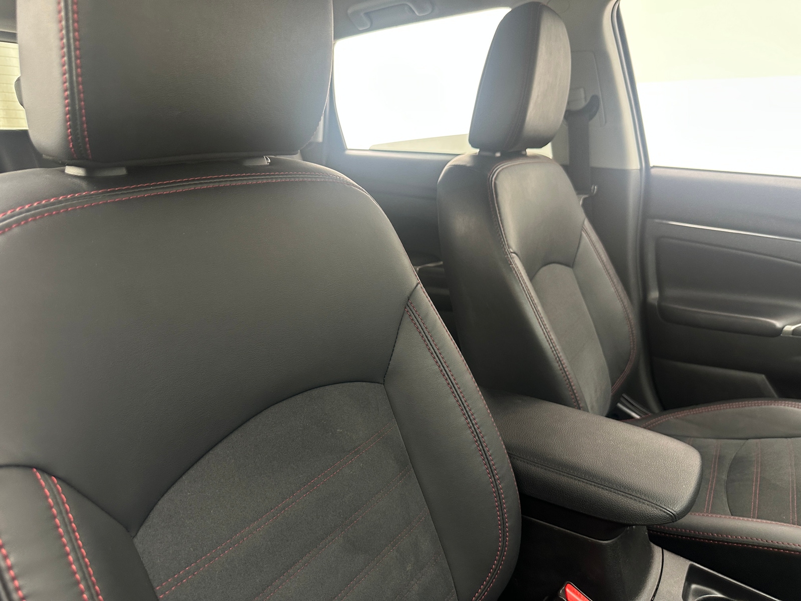 Thumbnail: 2022 Mitsubishi Outlander Sport - 2