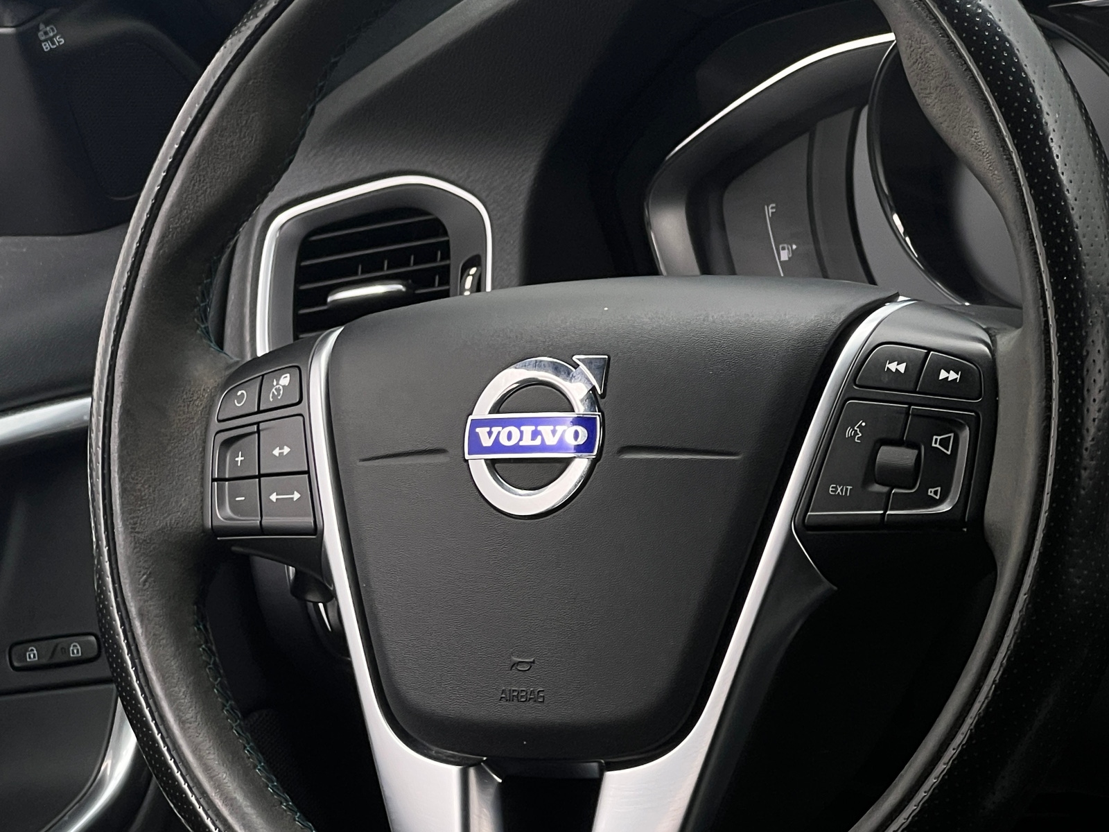 Thumbnail: 2017 Volvo V60 - 4