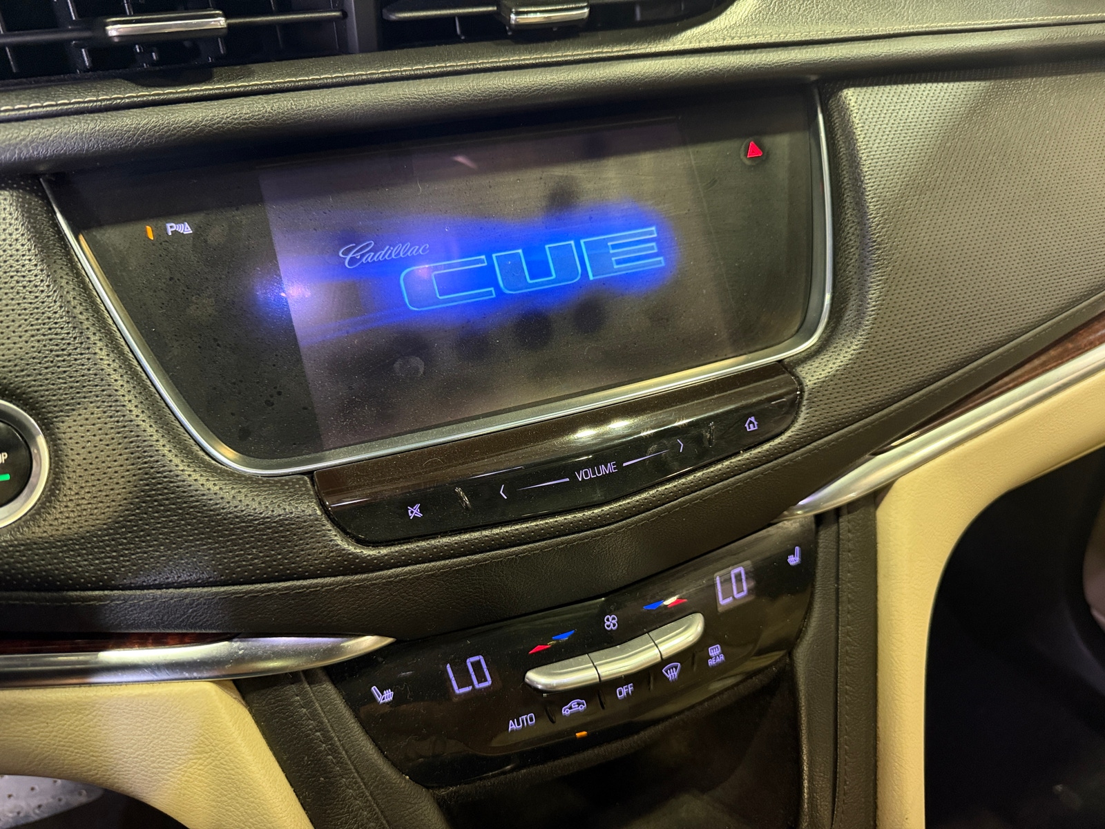Thumbnail: 2017 Cadillac XT5 - 3
