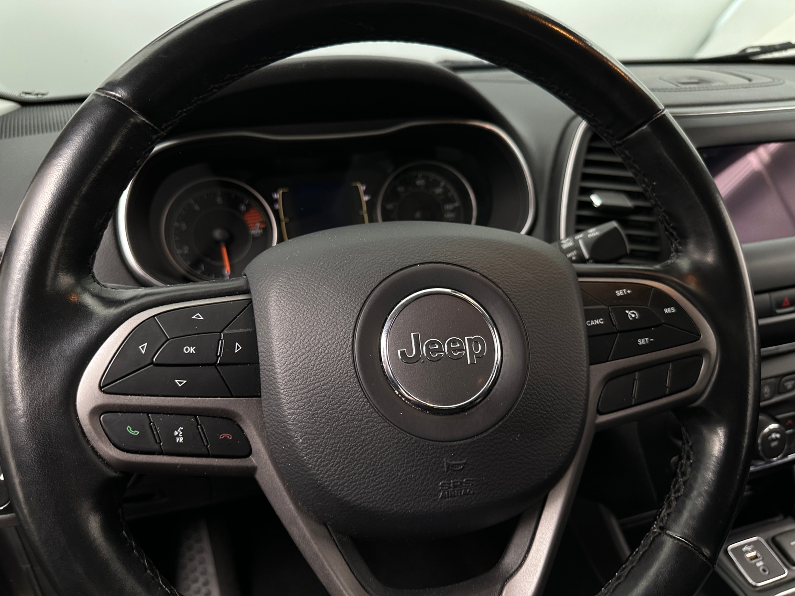 Thumbnail: 2020 Jeep Cherokee - 5