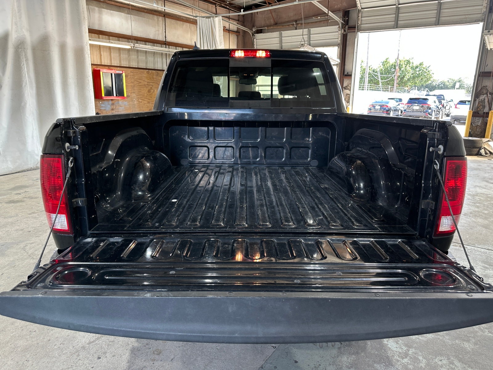Thumbnail: 2019 RAM 1500 Classic - 7