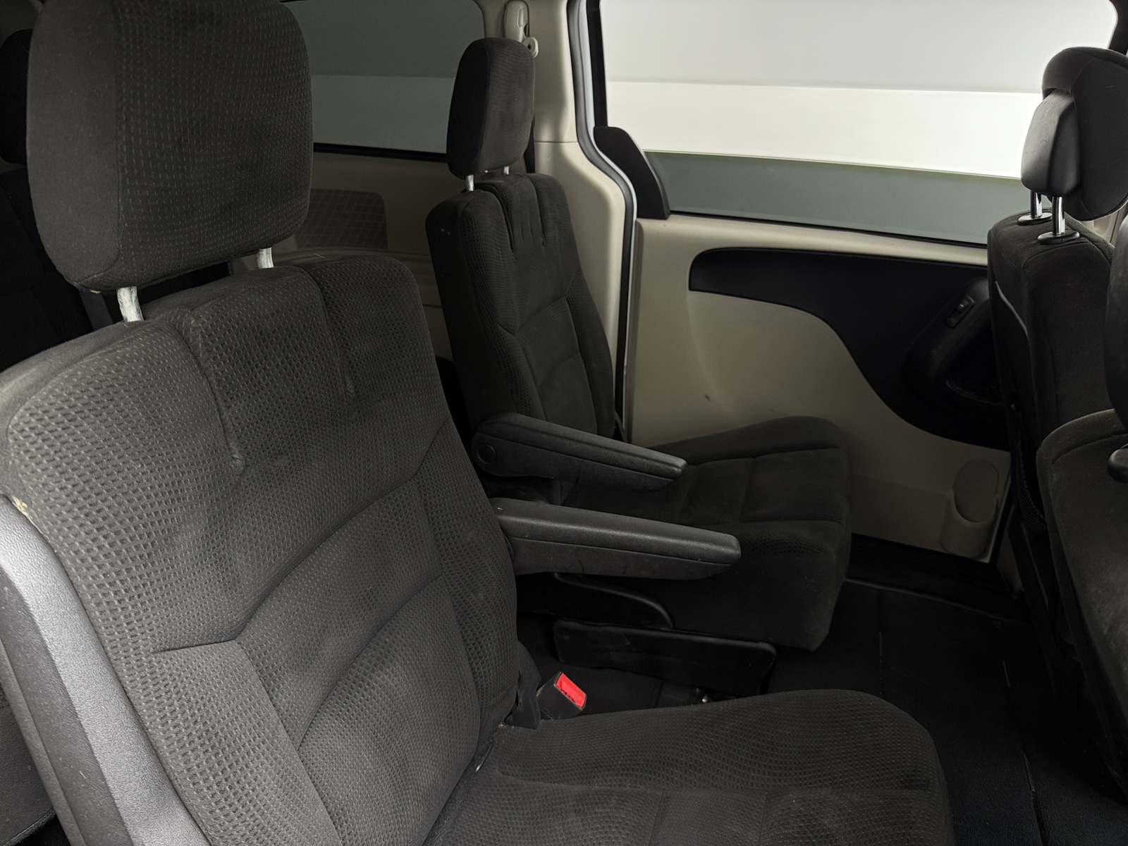 Thumbnail: 2016 Dodge Grand Caravan - 6