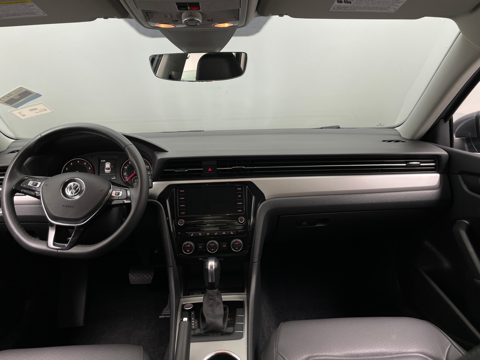 Thumbnail: 2022 Volkswagen Passat - 2