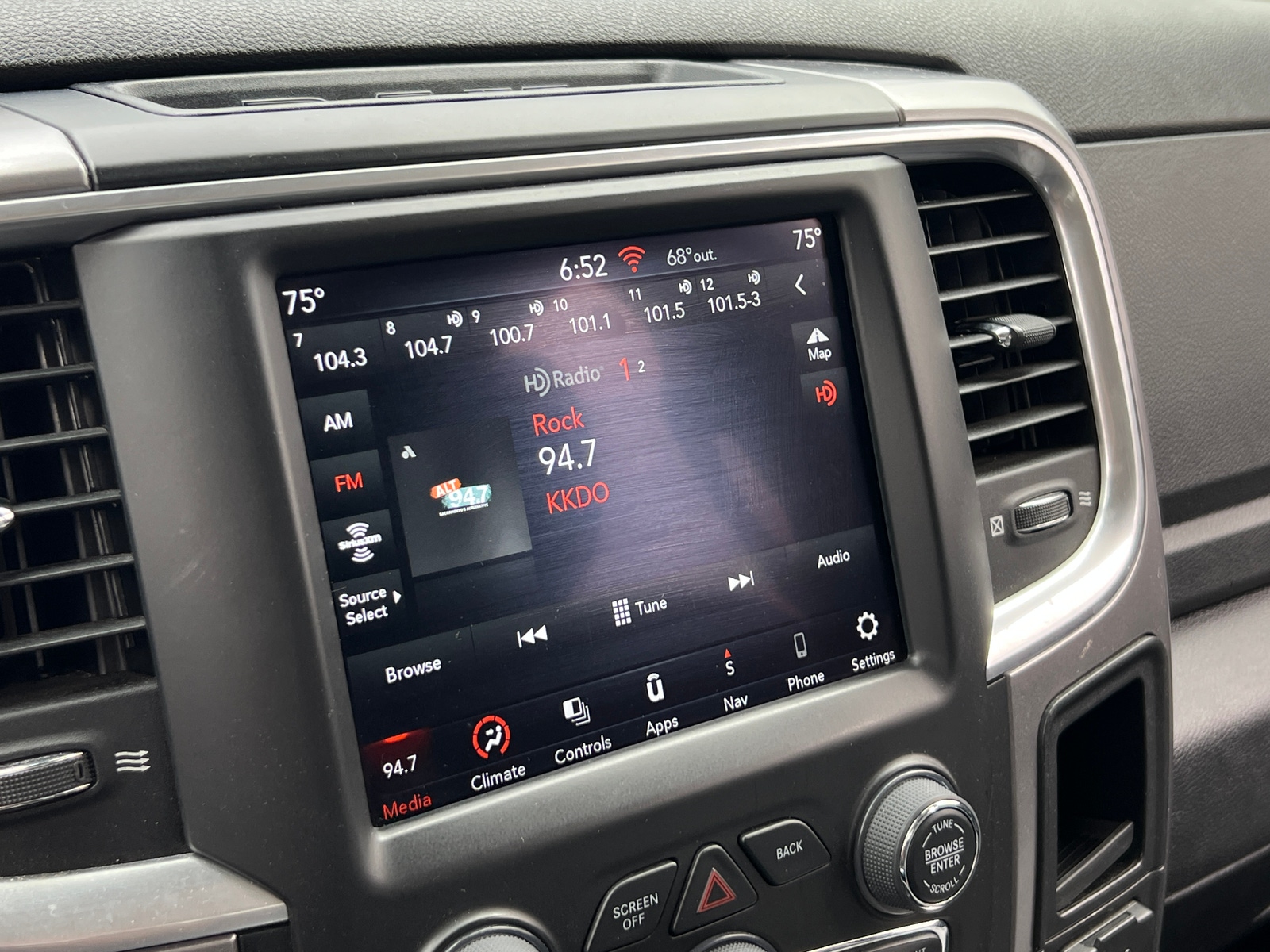 Thumbnail: 2023 RAM 1500 Classic - 4