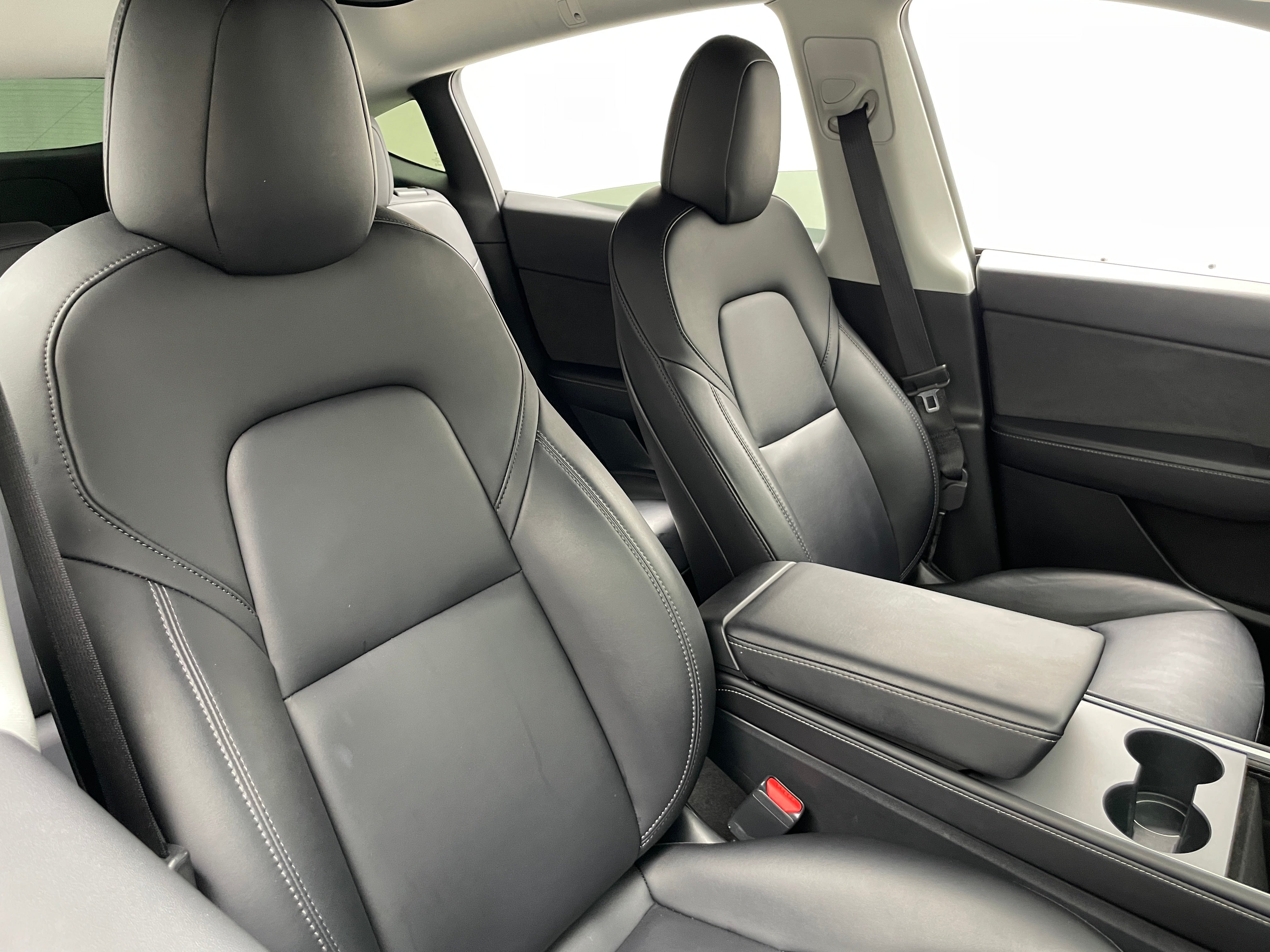 Used 2021 Tesla Model Y Long Range with VIN 5YJYGDEEXMF286747 for sale in Oak Creek, WI