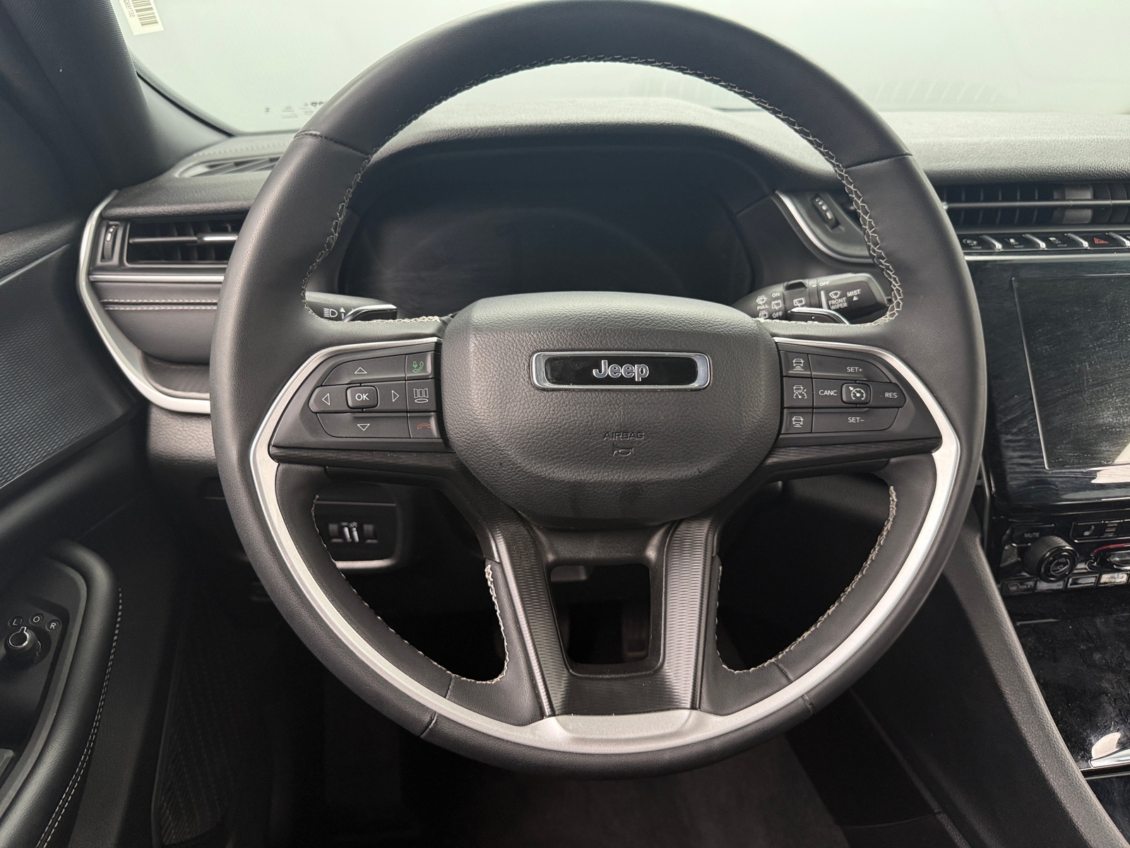 Thumbnail: 2024 Jeep Grand Cherokee L - 4