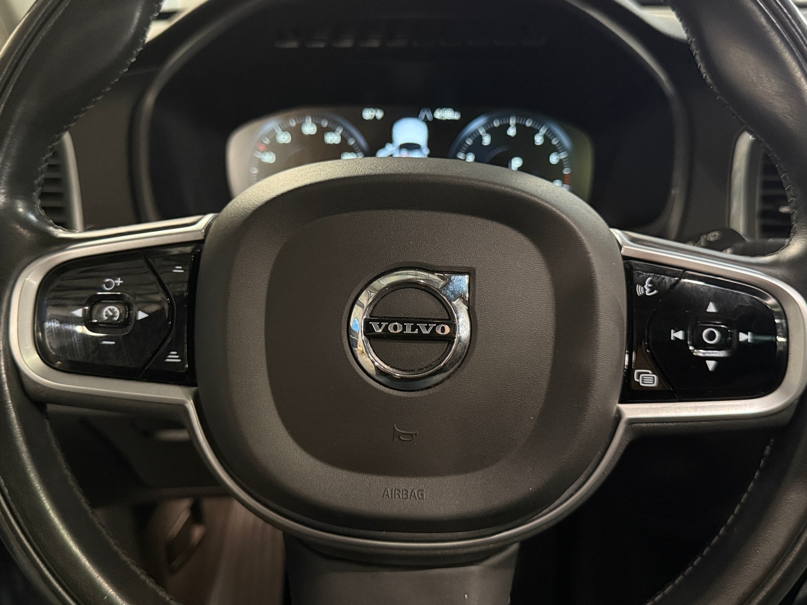 Thumbnail: 2019 Volvo XC90 - 4