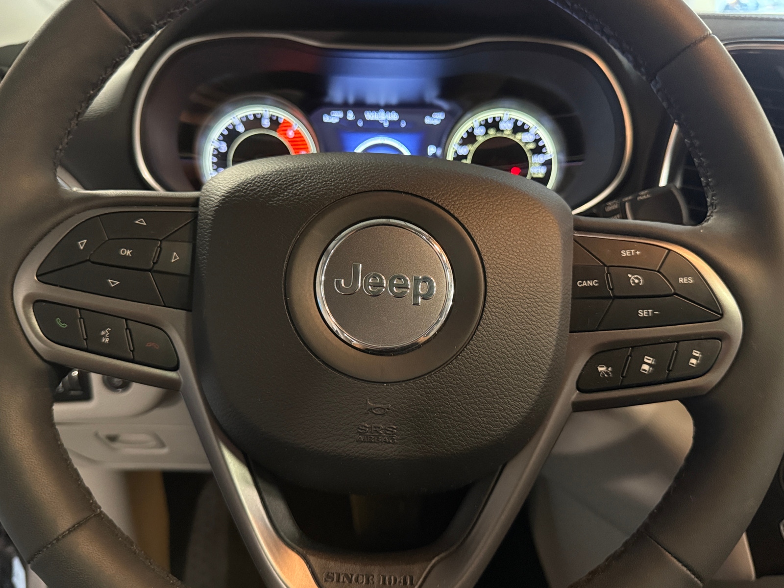 Thumbnail: 2022 Jeep Cherokee - 4