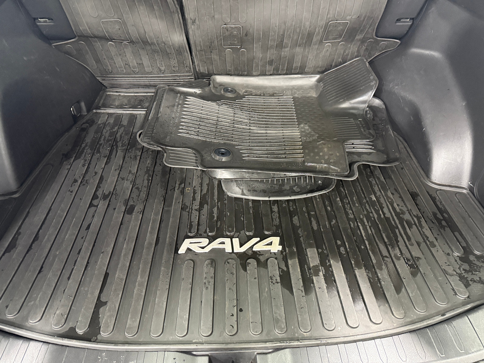 Thumbnail: 2022 Toyota RAV4 - 7