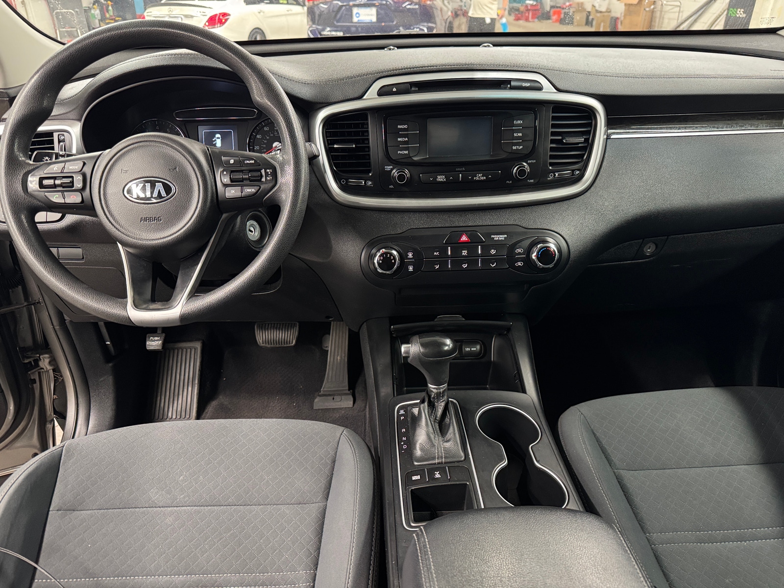 Thumbnail: 2017 Kia Sorento - 3