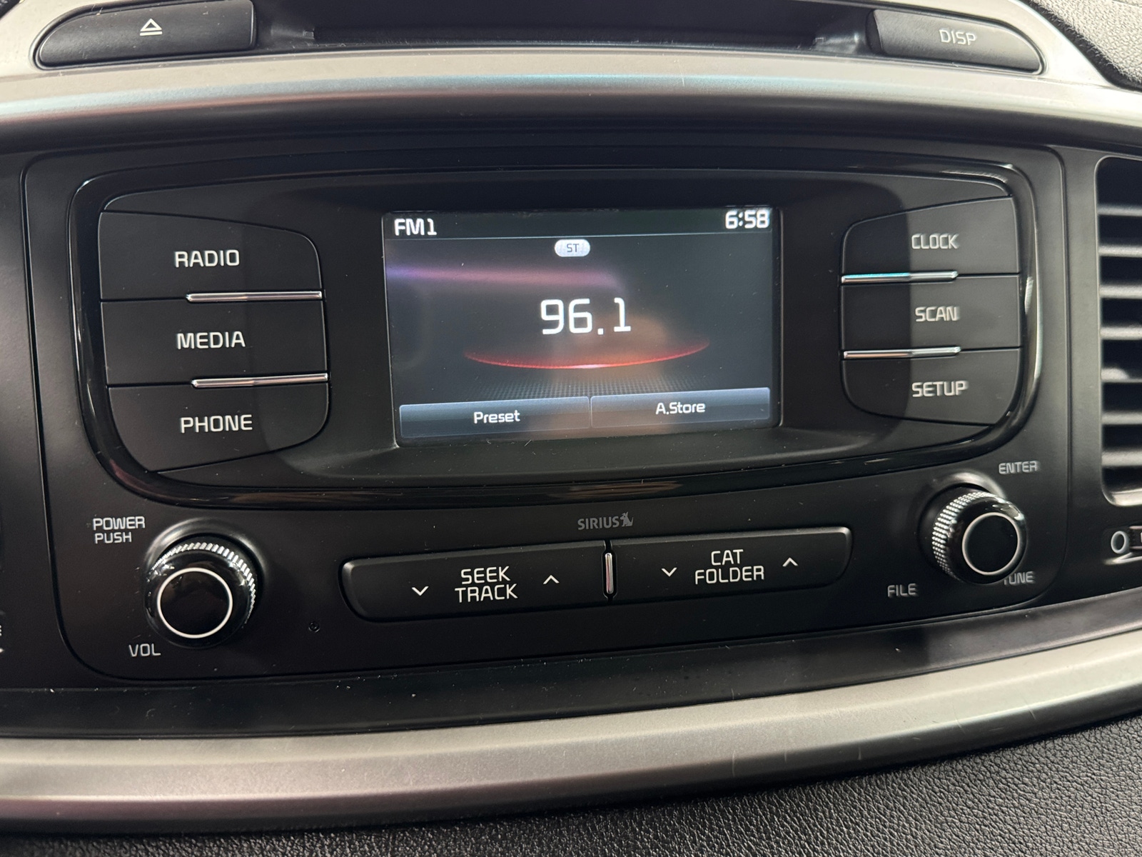 Thumbnail: 2017 Kia Sorento - 4