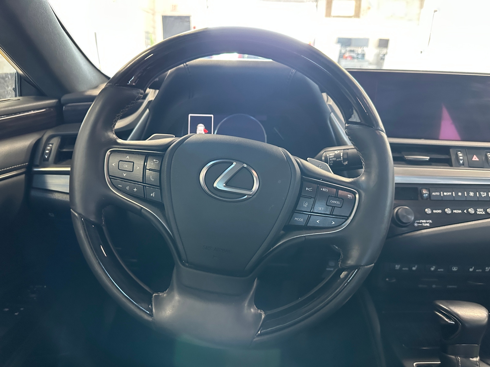 Thumbnail: 2020 Lexus ES - 4