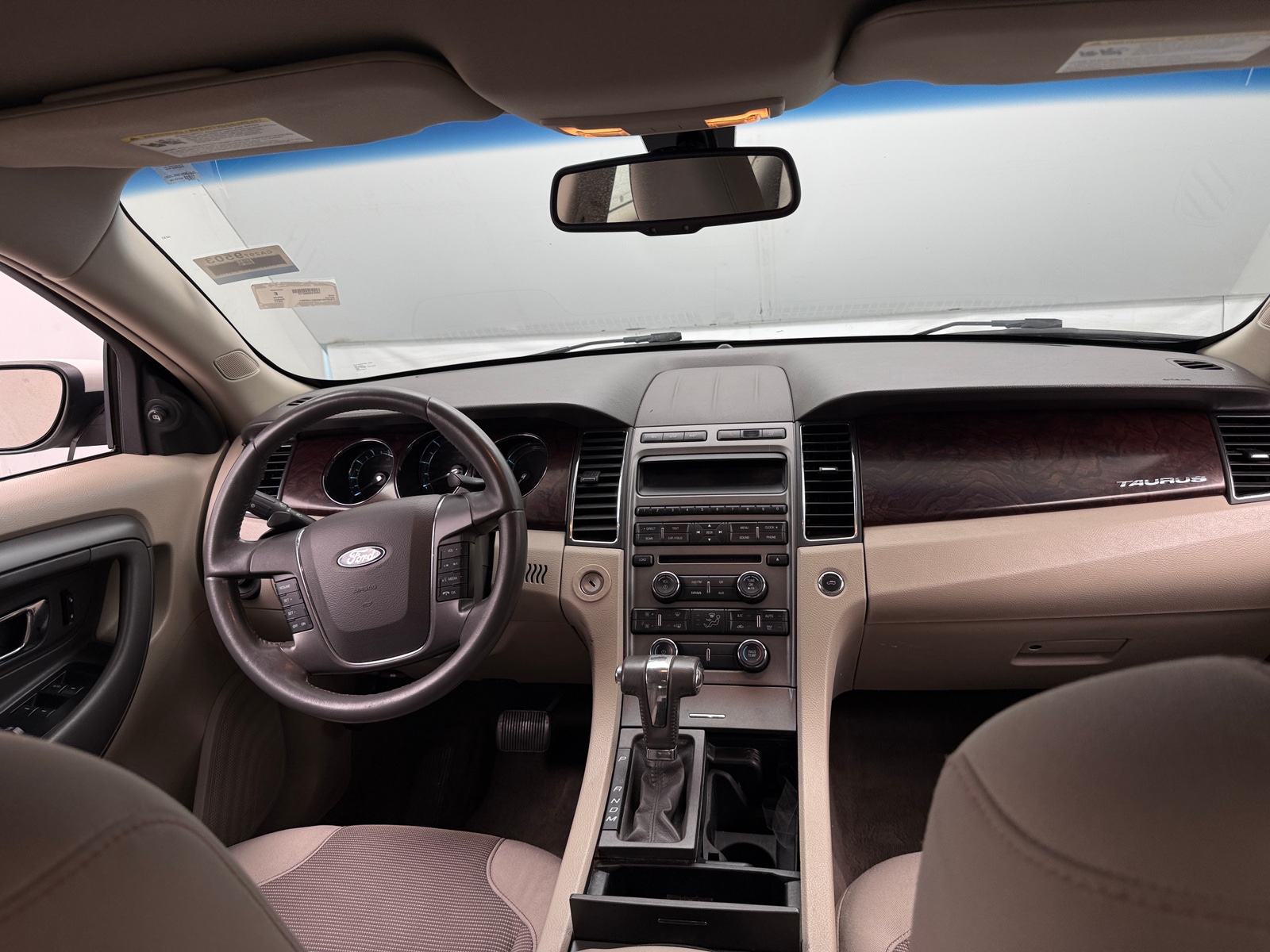 Thumbnail: 2011 Ford Taurus - 3