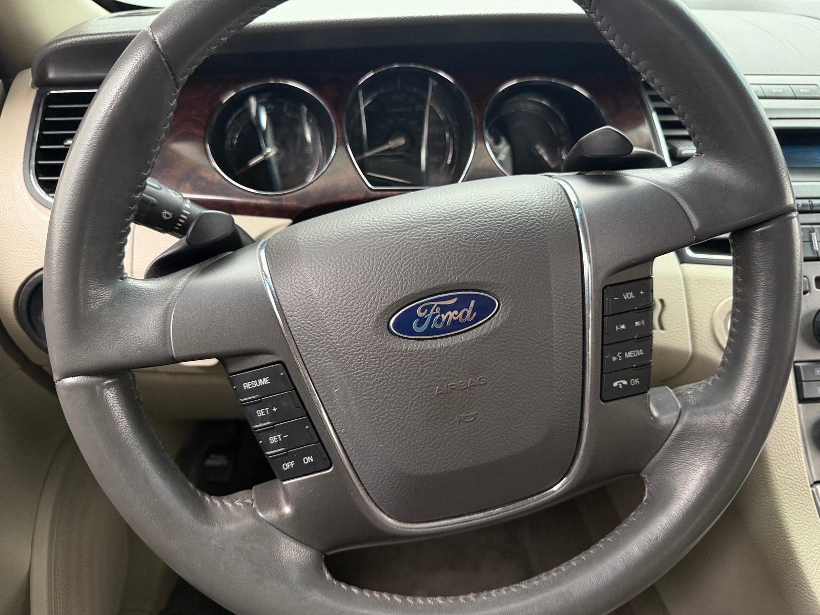 Thumbnail: 2011 Ford Taurus - 5