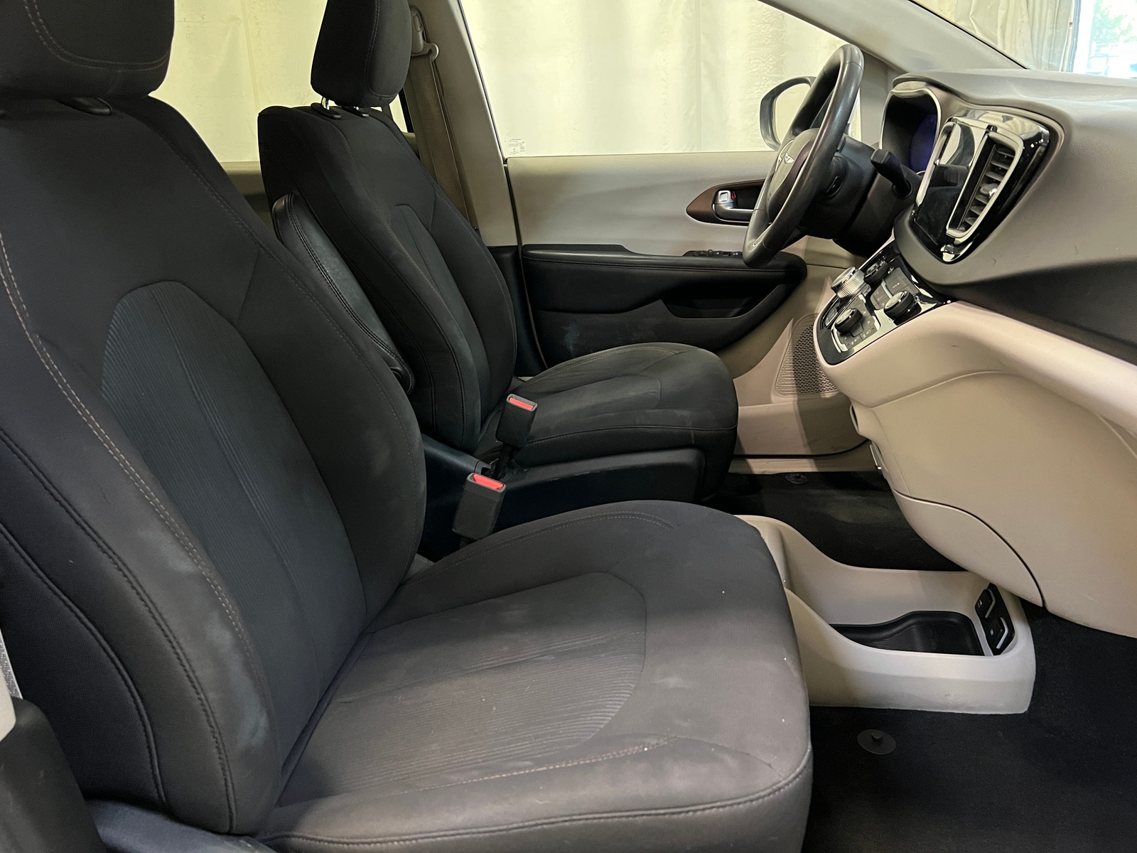 Thumbnail: 2017 Chrysler Pacifica - 2