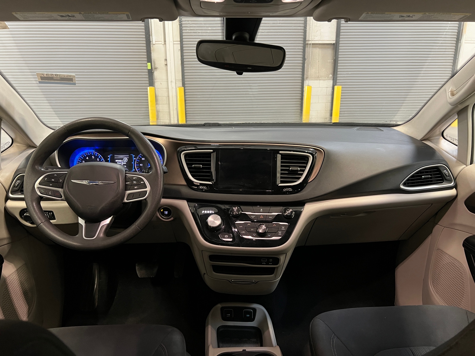 Thumbnail: 2017 Chrysler Pacifica - 3