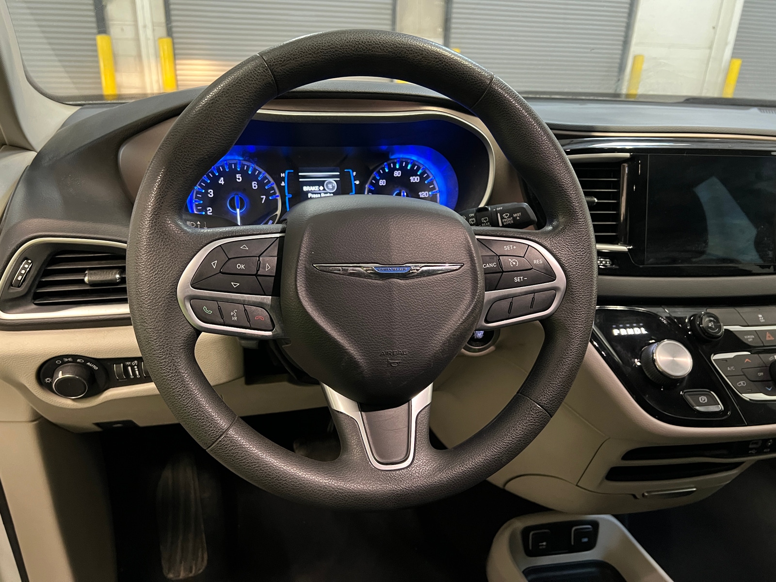Thumbnail: 2017 Chrysler Pacifica - 5