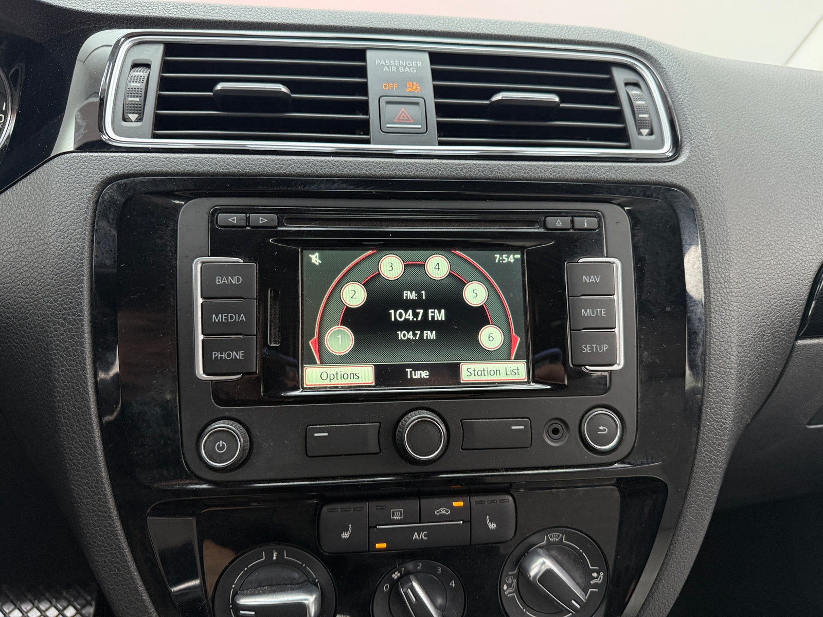 Thumbnail: 2015 Volkswagen Jetta - 4