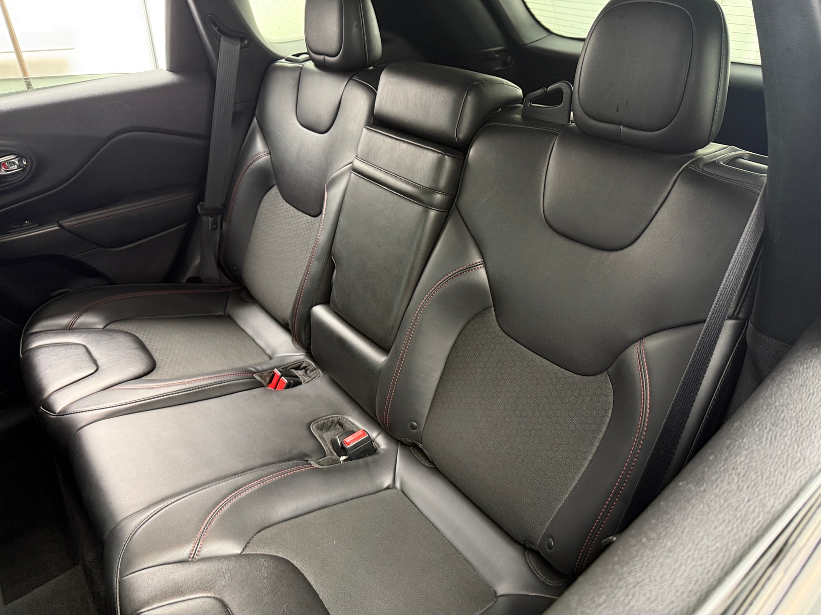 Thumbnail: 2019 Jeep Cherokee - 6