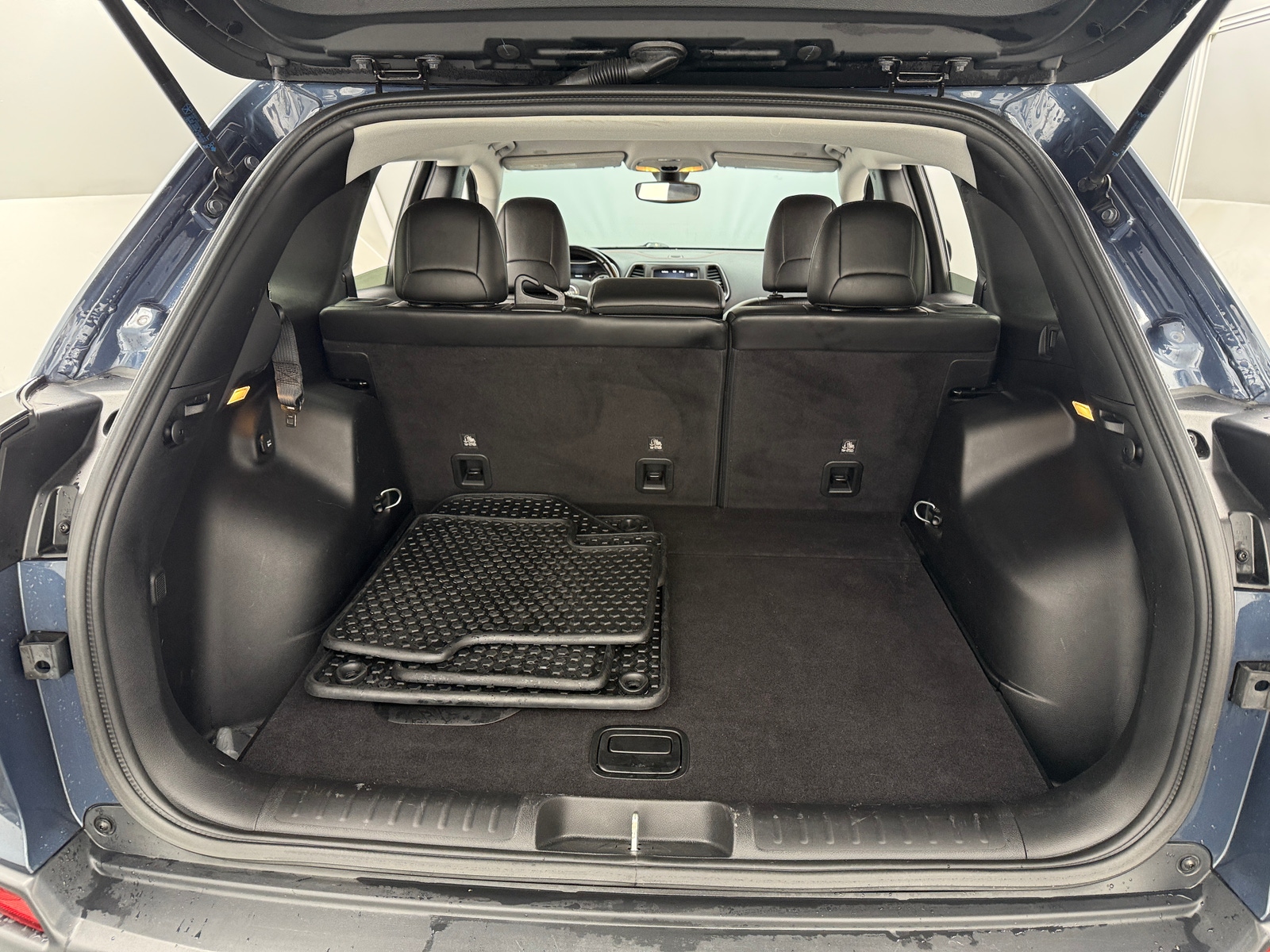 Thumbnail: 2019 Jeep Cherokee - 7