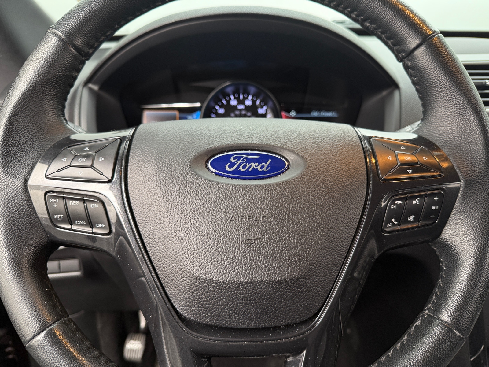 Thumbnail: 2019 Ford Explorer - 5