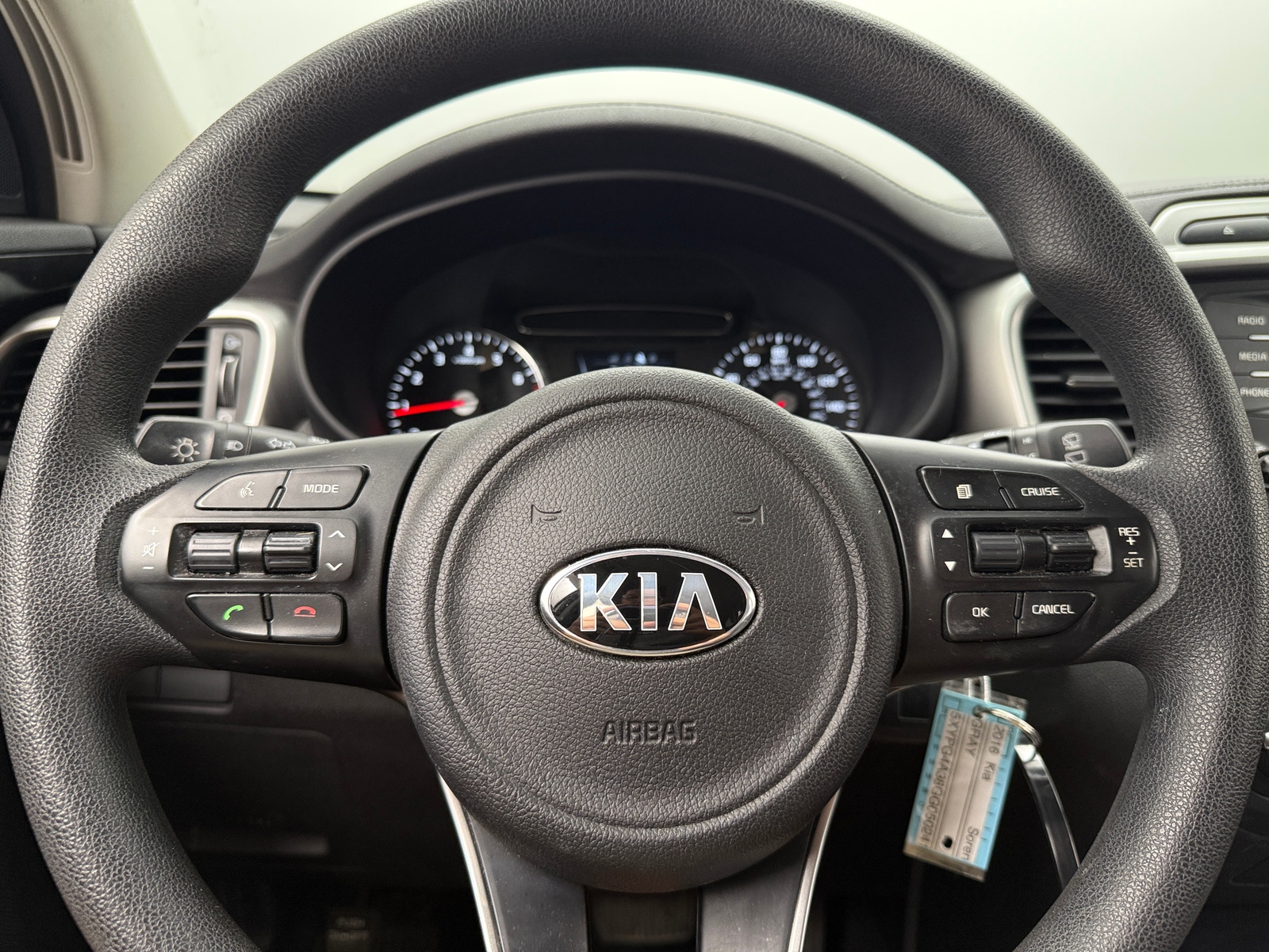 Thumbnail: 2016 Kia Sorento - 4