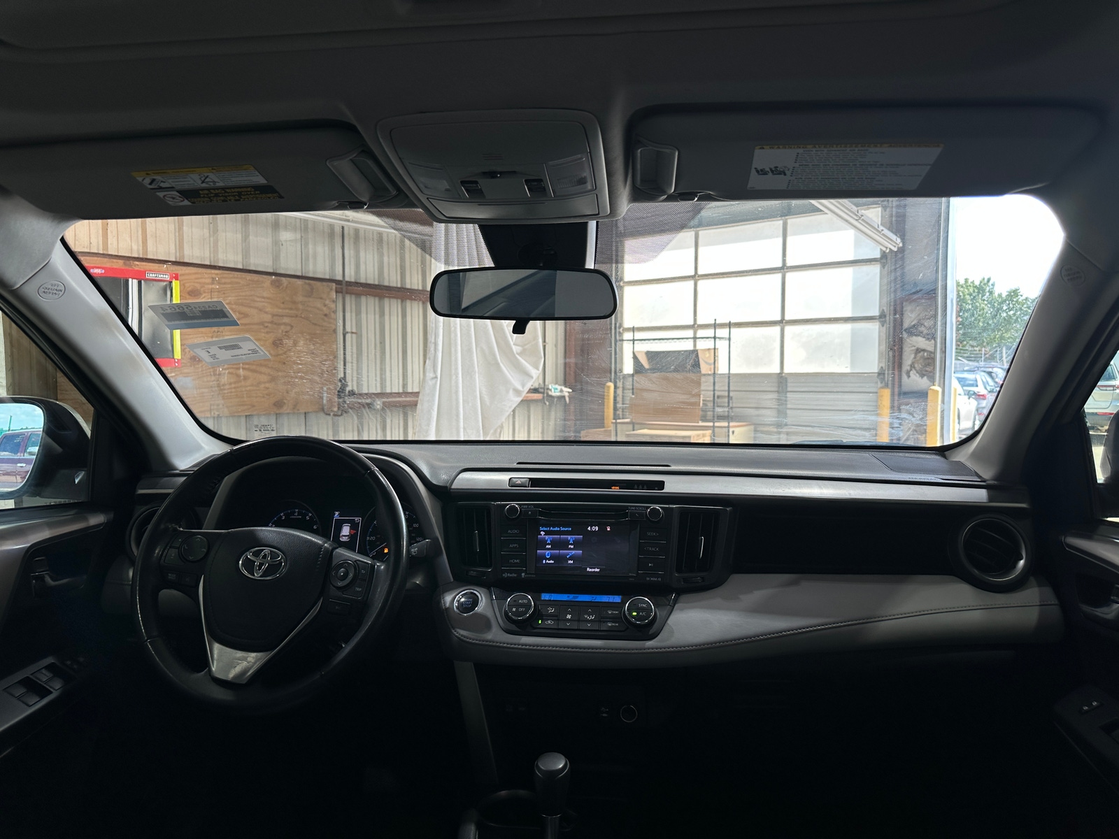 Thumbnail: 2018 Toyota RAV4 - 3