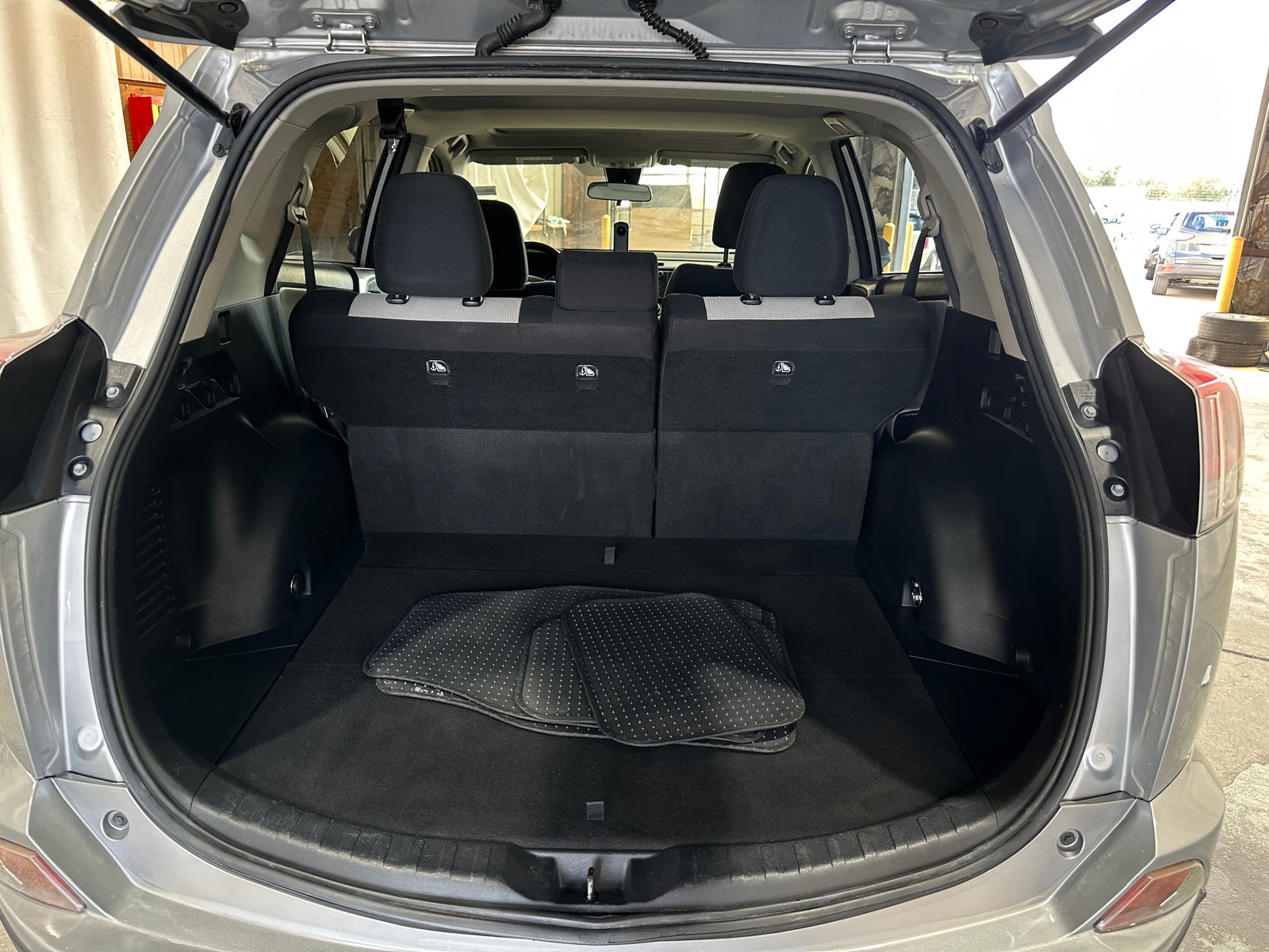 Thumbnail: 2018 Toyota RAV4 - 7