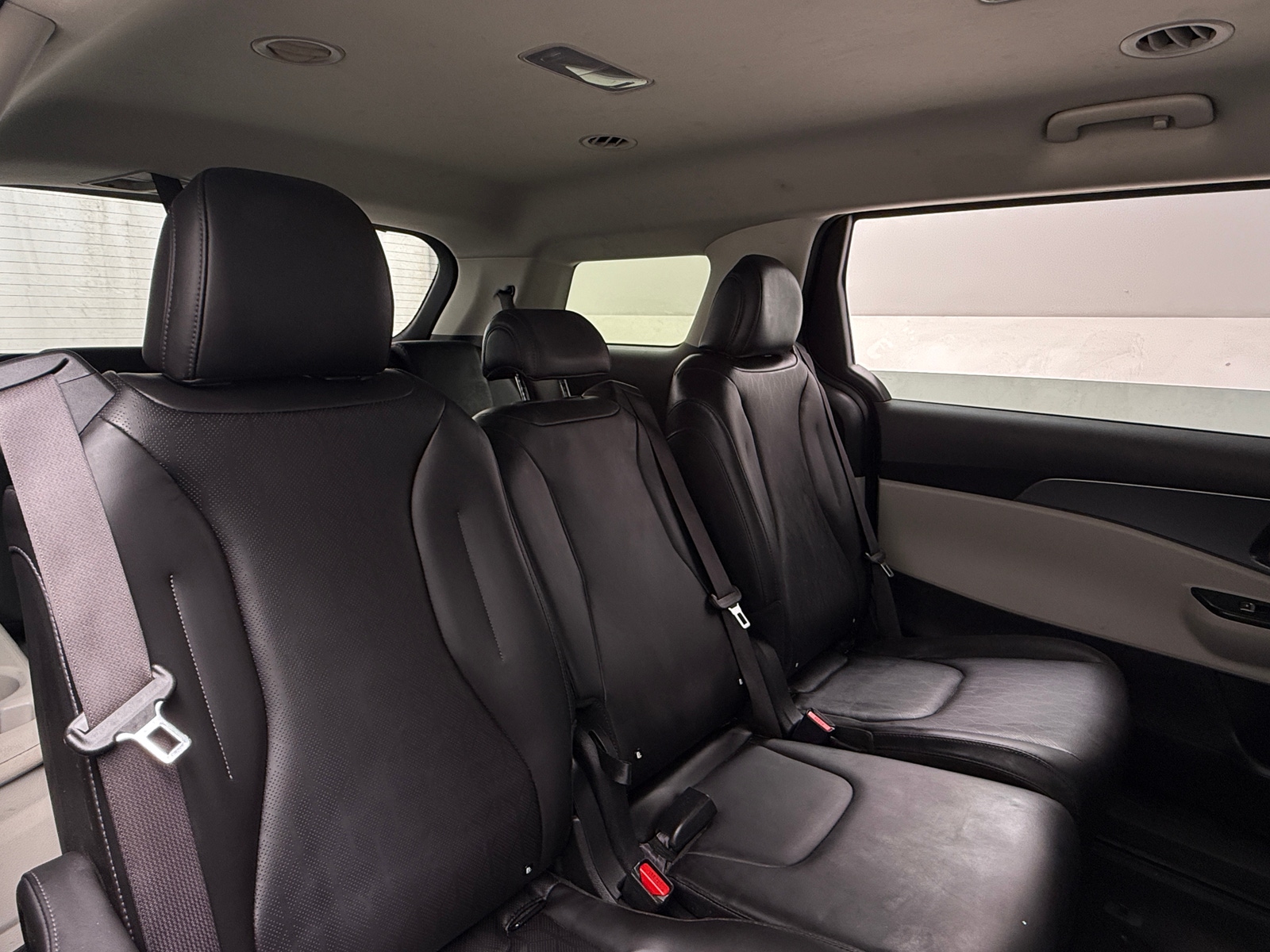 Thumbnail: 2023 Kia Carnival - 5