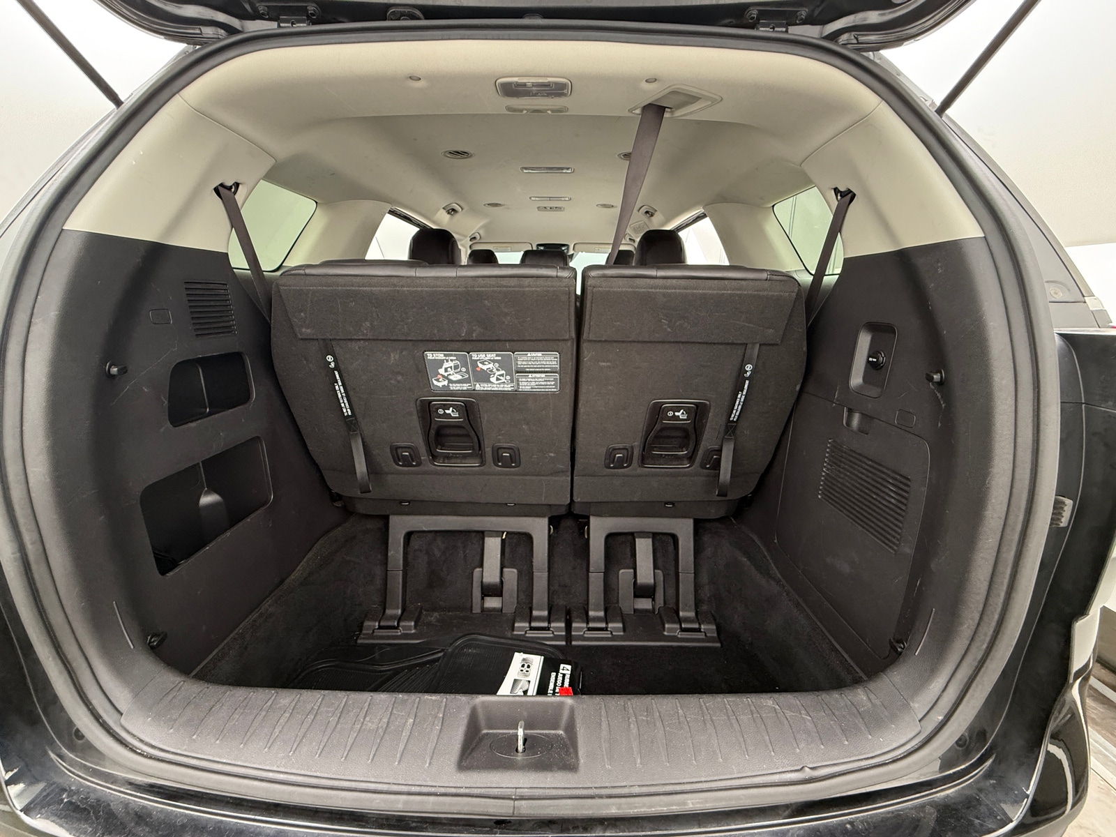 Thumbnail: 2023 Kia Carnival - 6