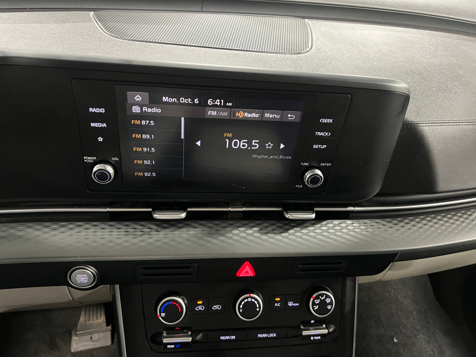 Thumbnail: 2023 Kia Carnival - 3