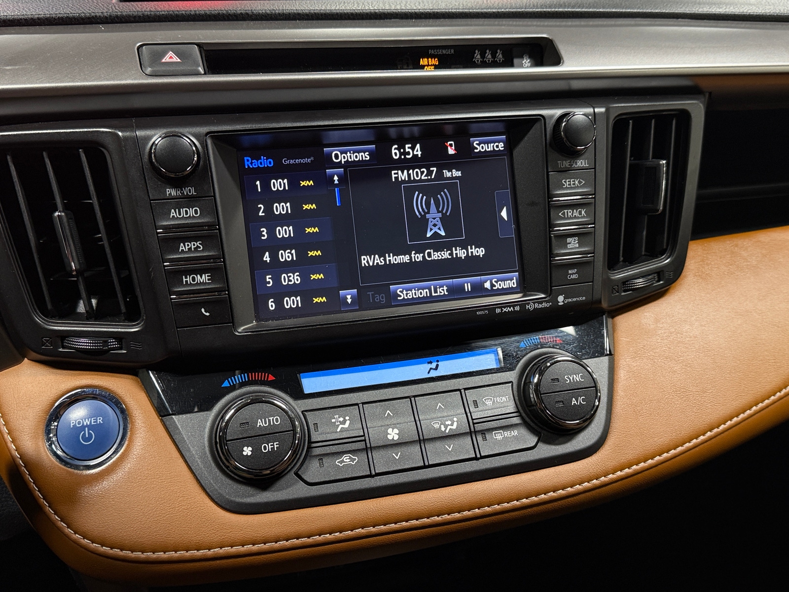 Thumbnail: 2018 Toyota RAV4 - 3