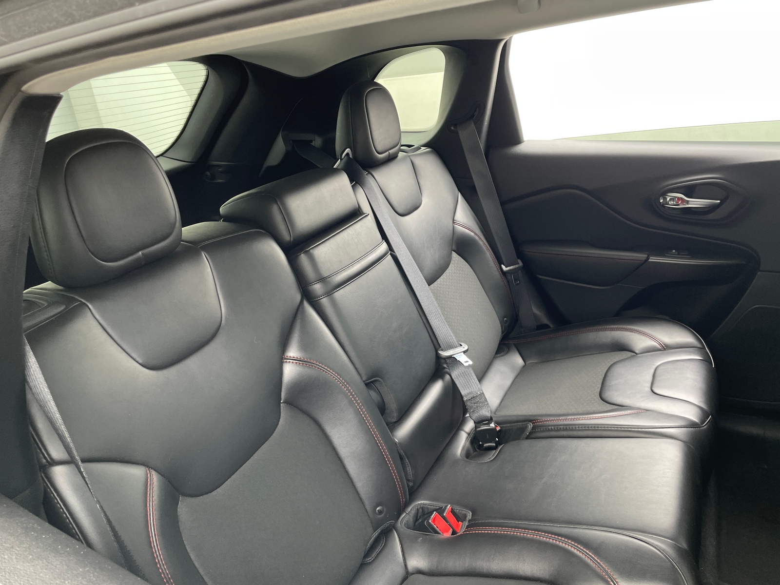 Thumbnail: 2019 Jeep Cherokee - 6