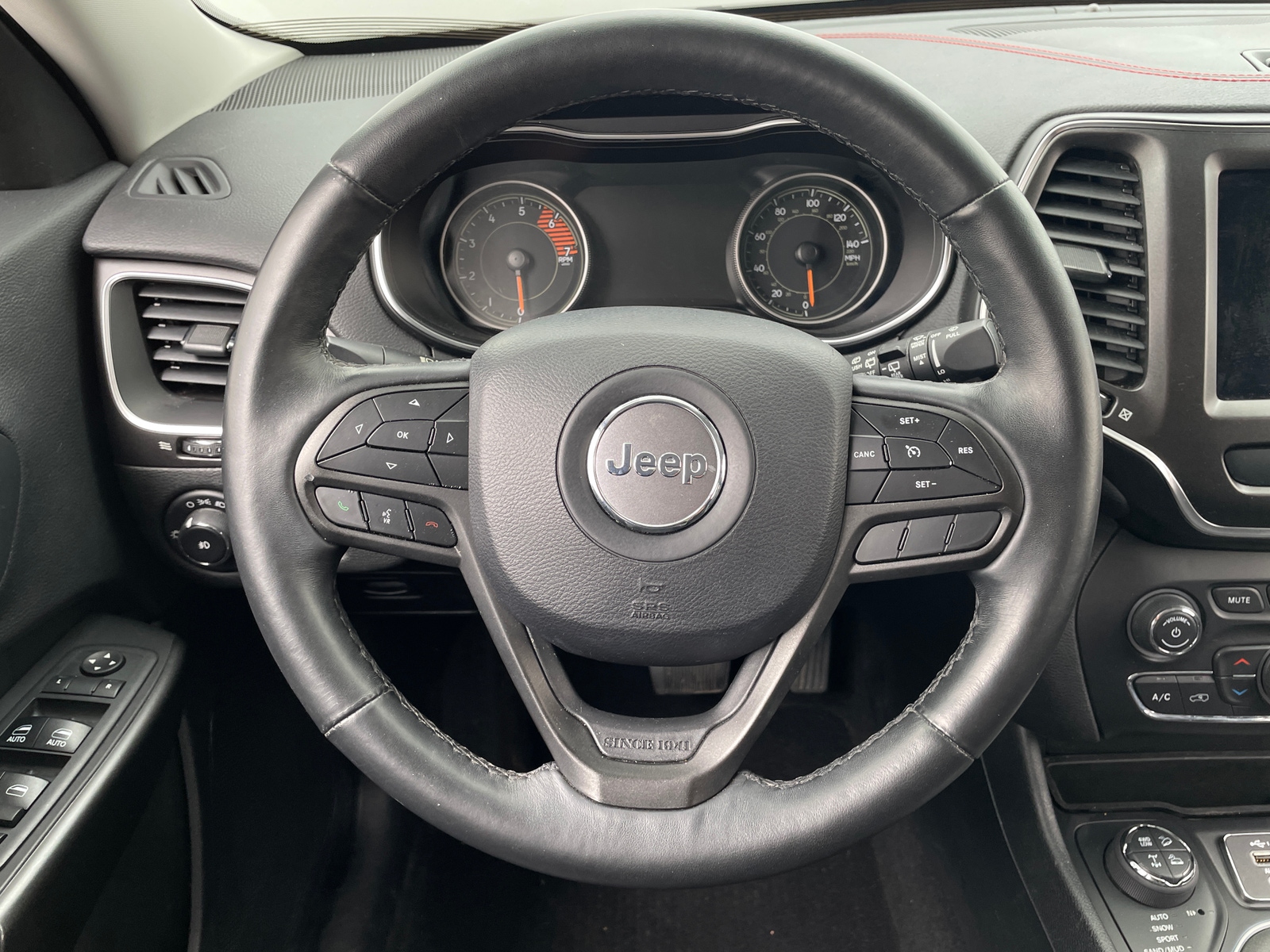 Thumbnail: 2019 Jeep Cherokee - 5