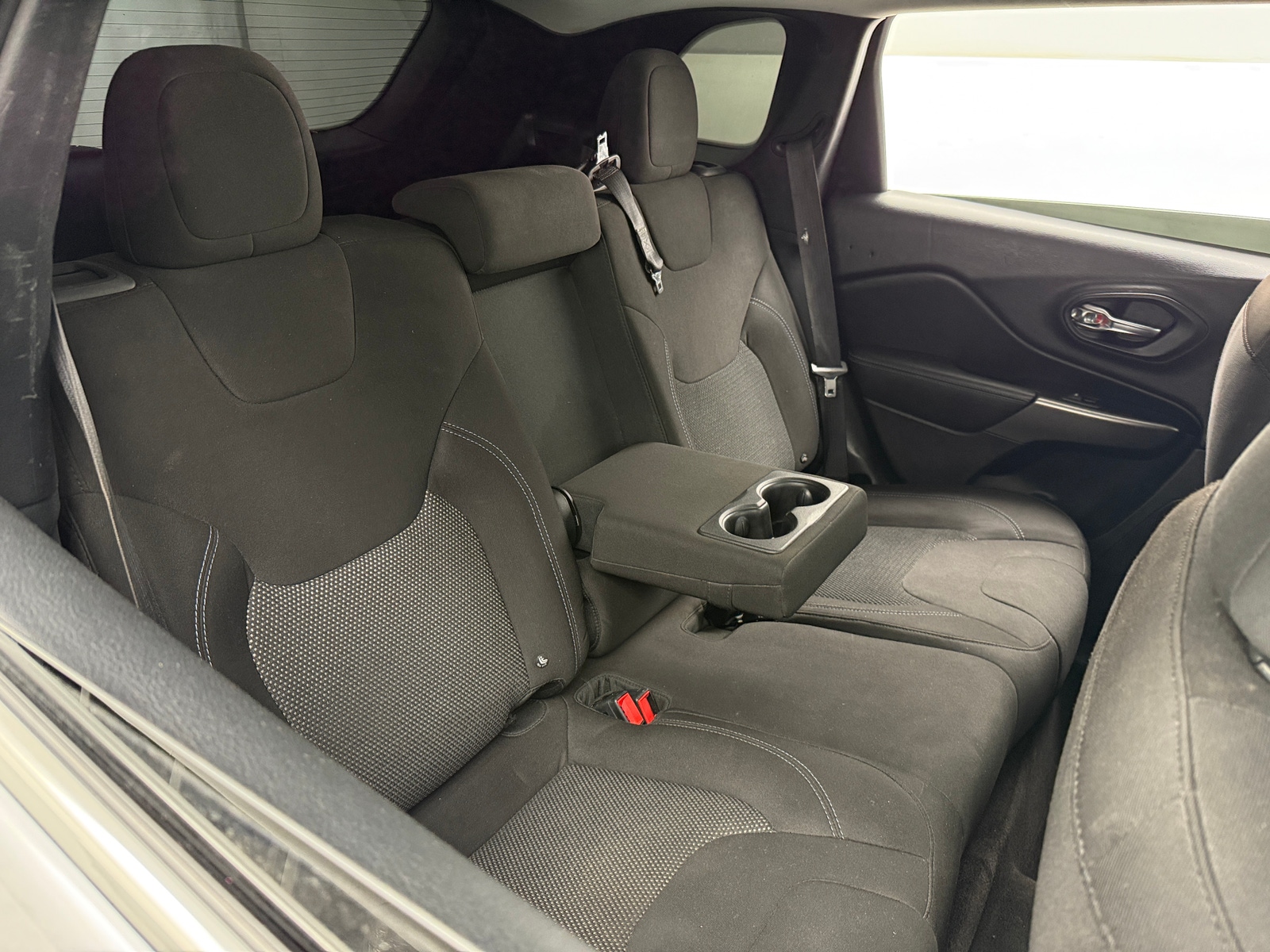 Thumbnail: 2019 Jeep Cherokee - 6