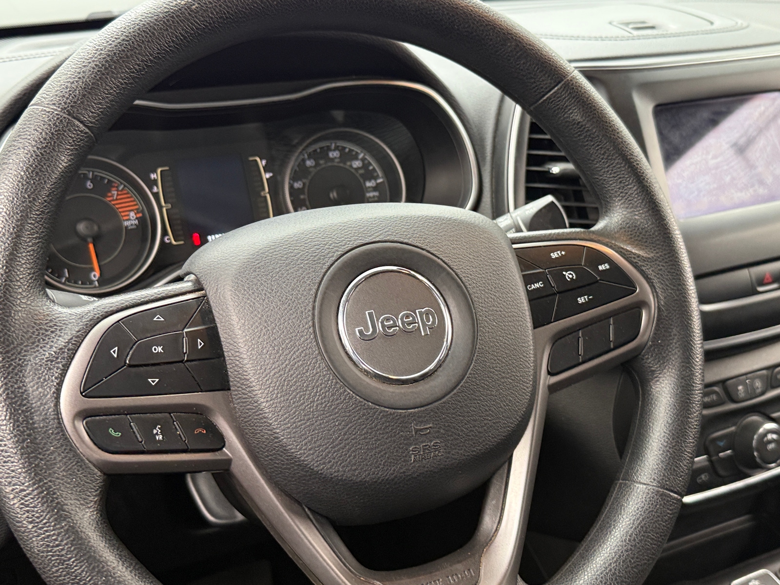 Thumbnail: 2019 Jeep Cherokee - 5